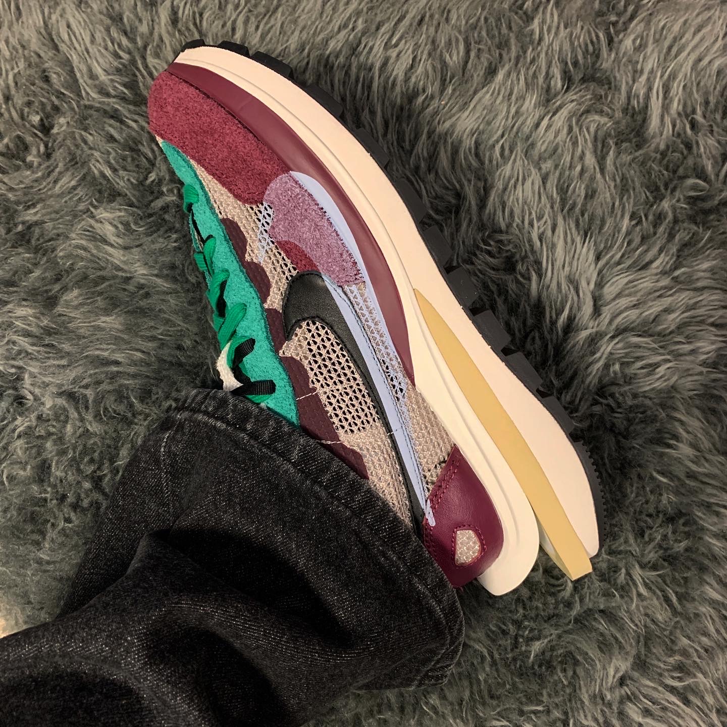 Nike x Sacai VaporWaffle String & Black Villain Red 착용 스타일