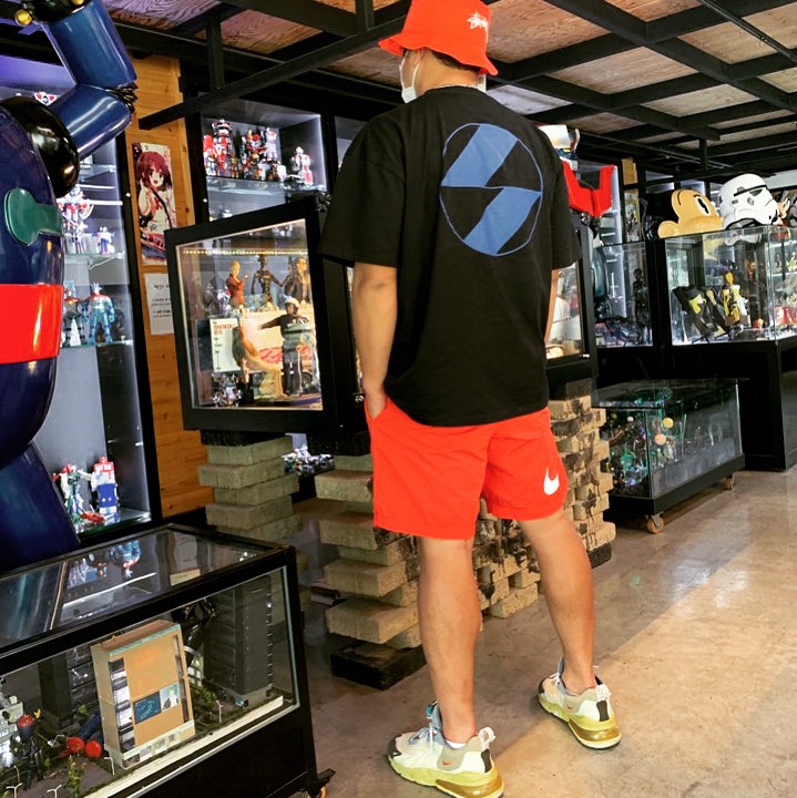 Nike x Stussy Bucket Hat Habanero Red, Nike x Stussy Water Shorts Habanero Red 착용 스타일