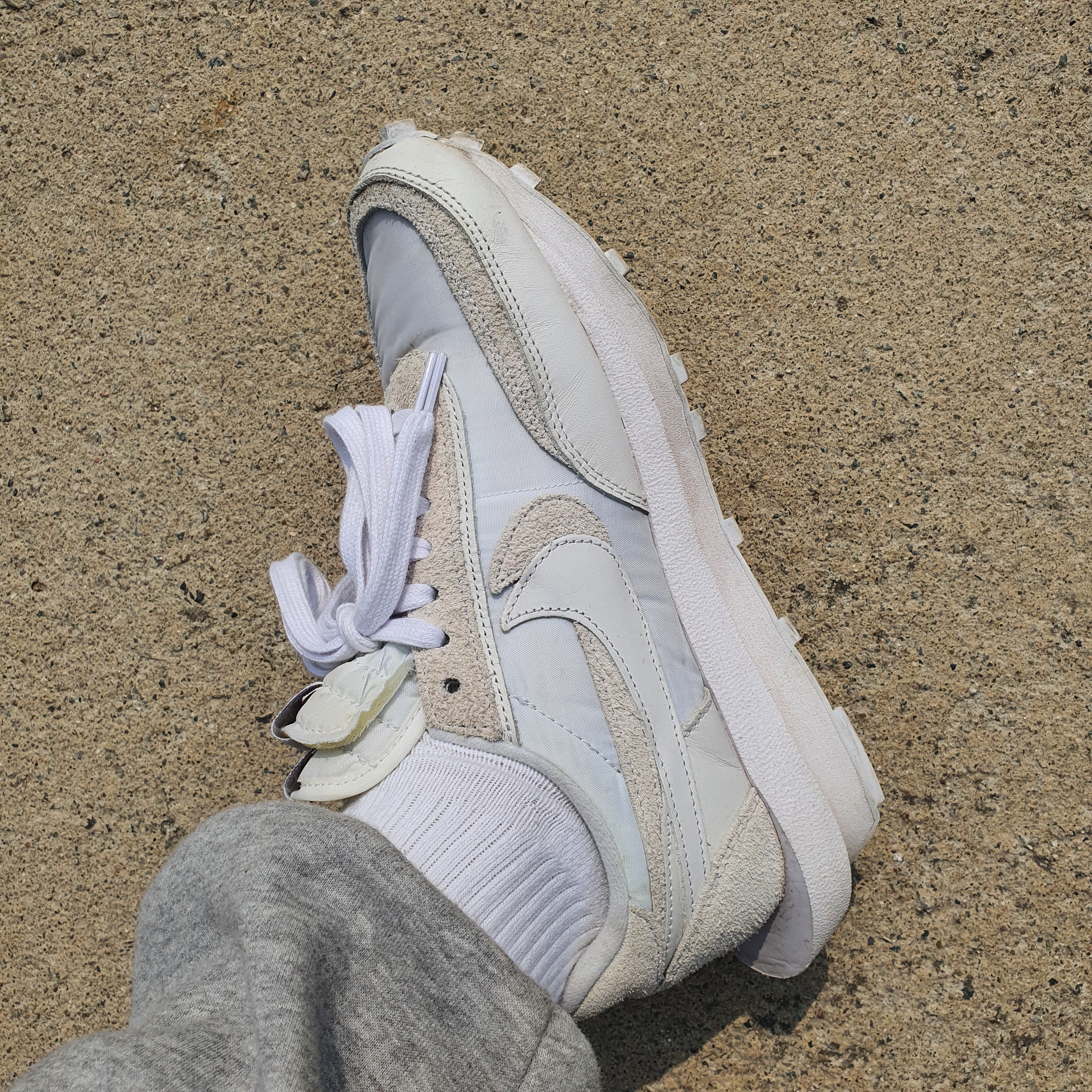 Nike x Sacai LDWaffle White Nylon 착용 스타일