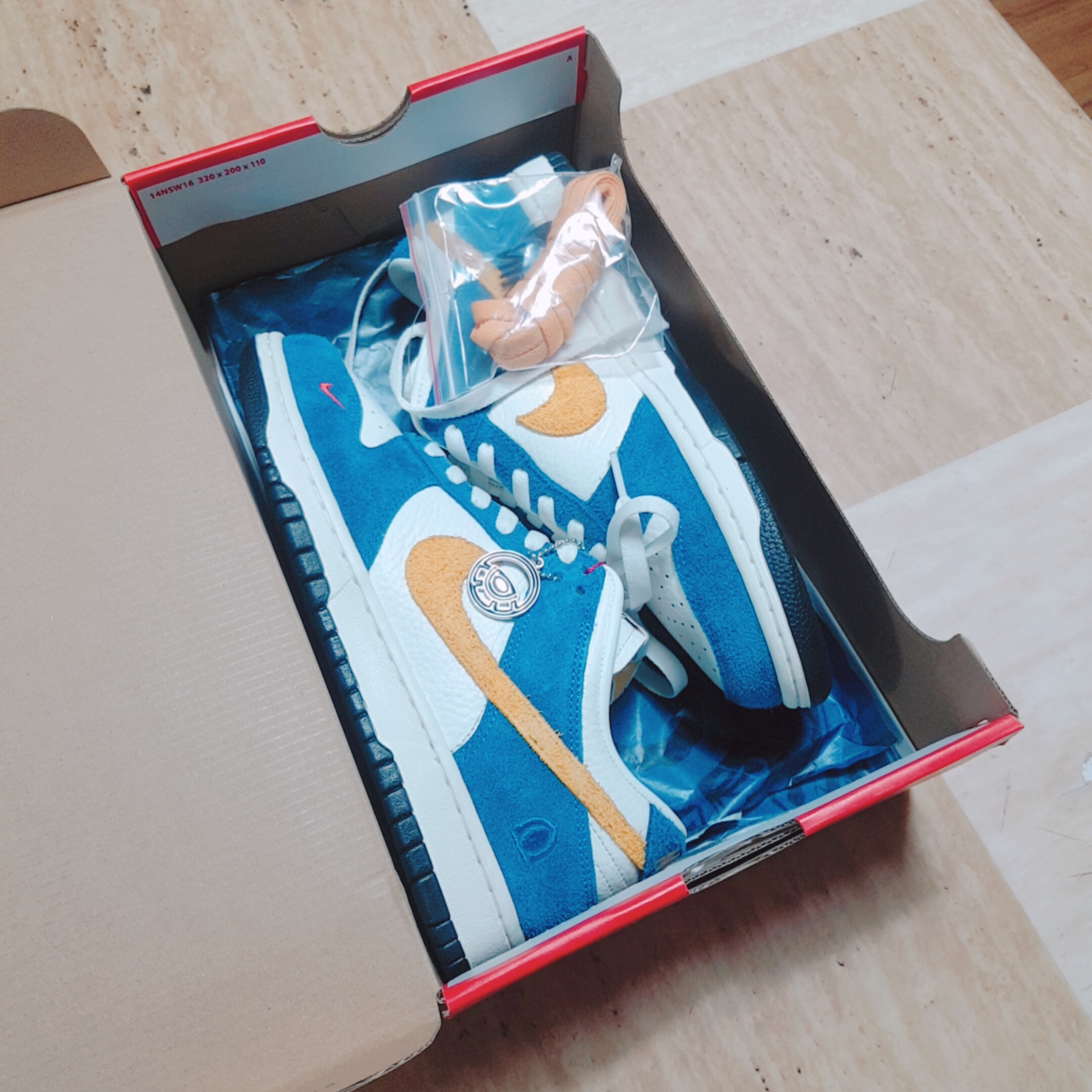 Nike x Kasina Dunk Low 80's Bus 착용 스타일 - 3