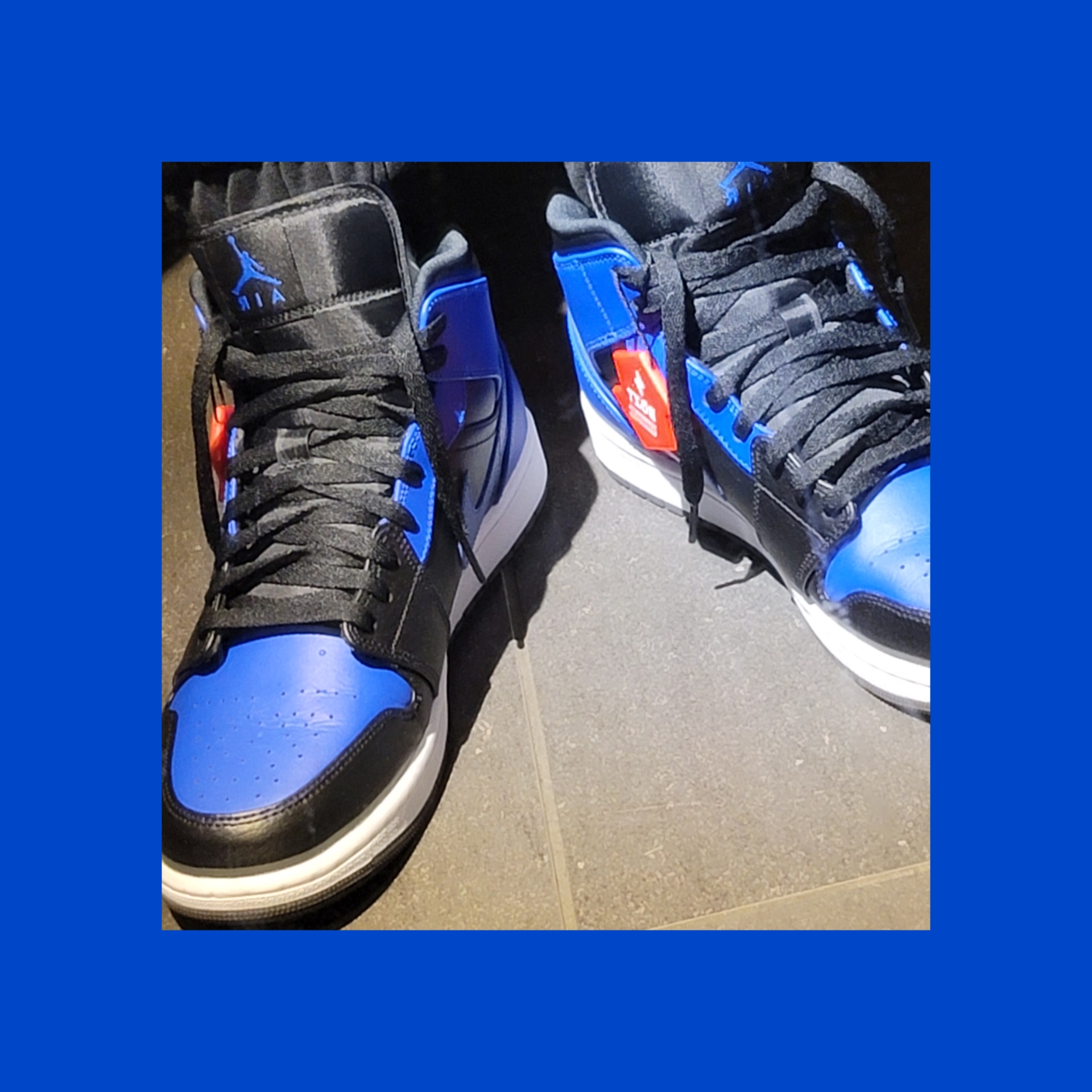Jordan 1 Mid Black Hyper Royal 착용 스타일