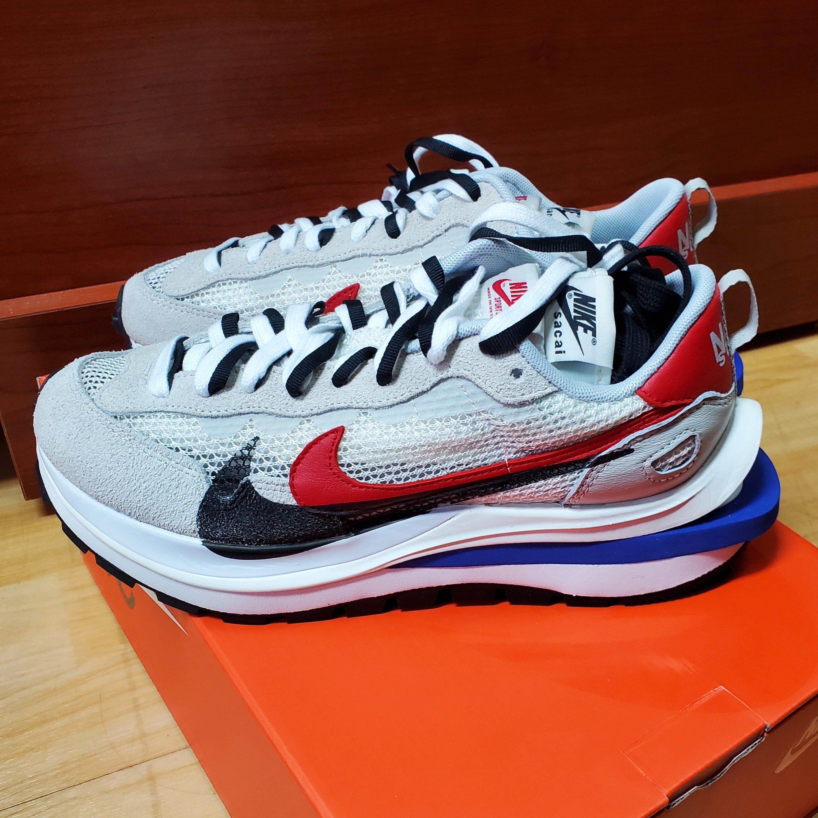 Nike x Sacai VaporWaffle Royal Fuchsia 착용 스타일 - 1