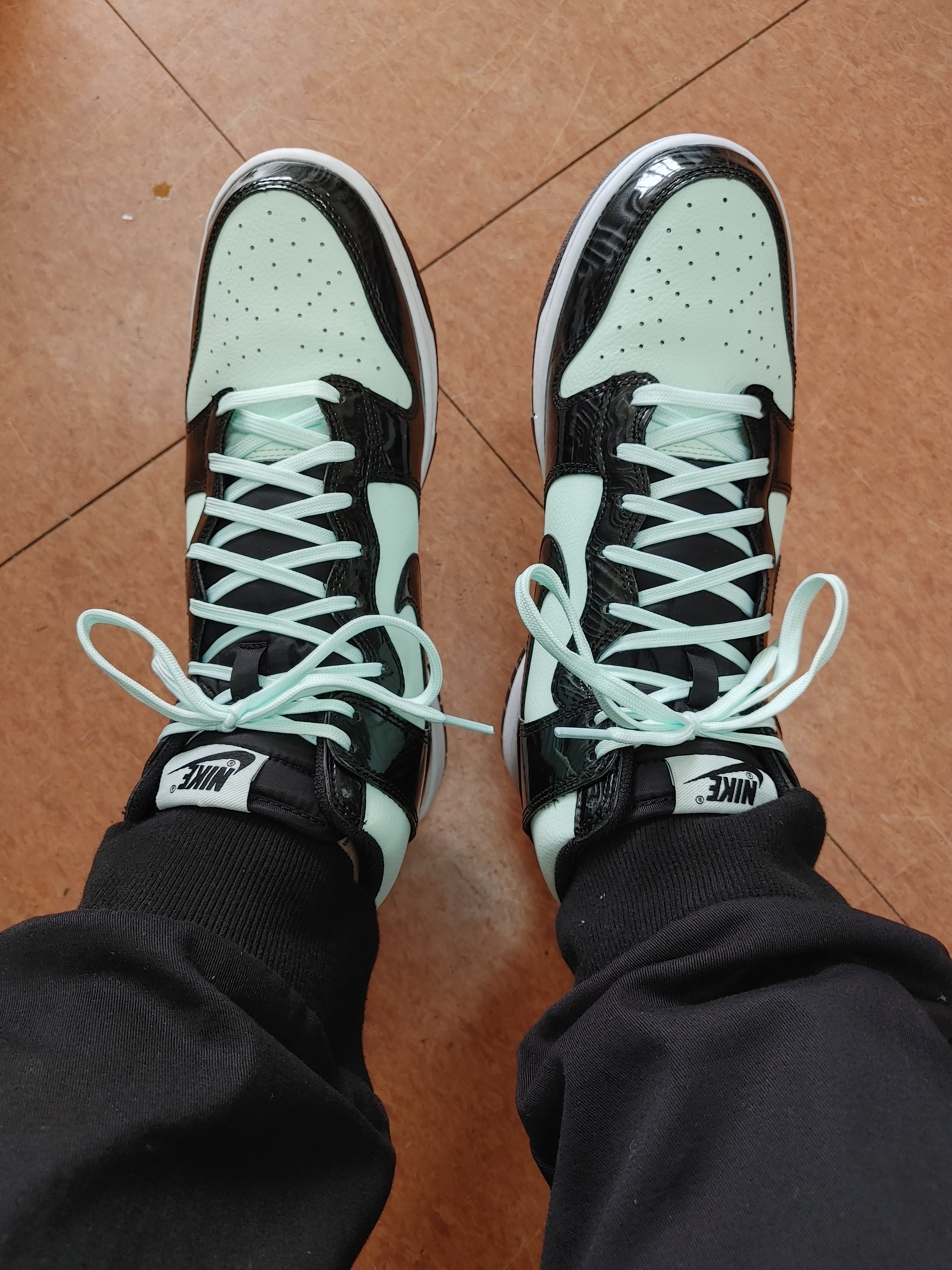 Nike Dunk High Barely Green 착용 스타일 - 1