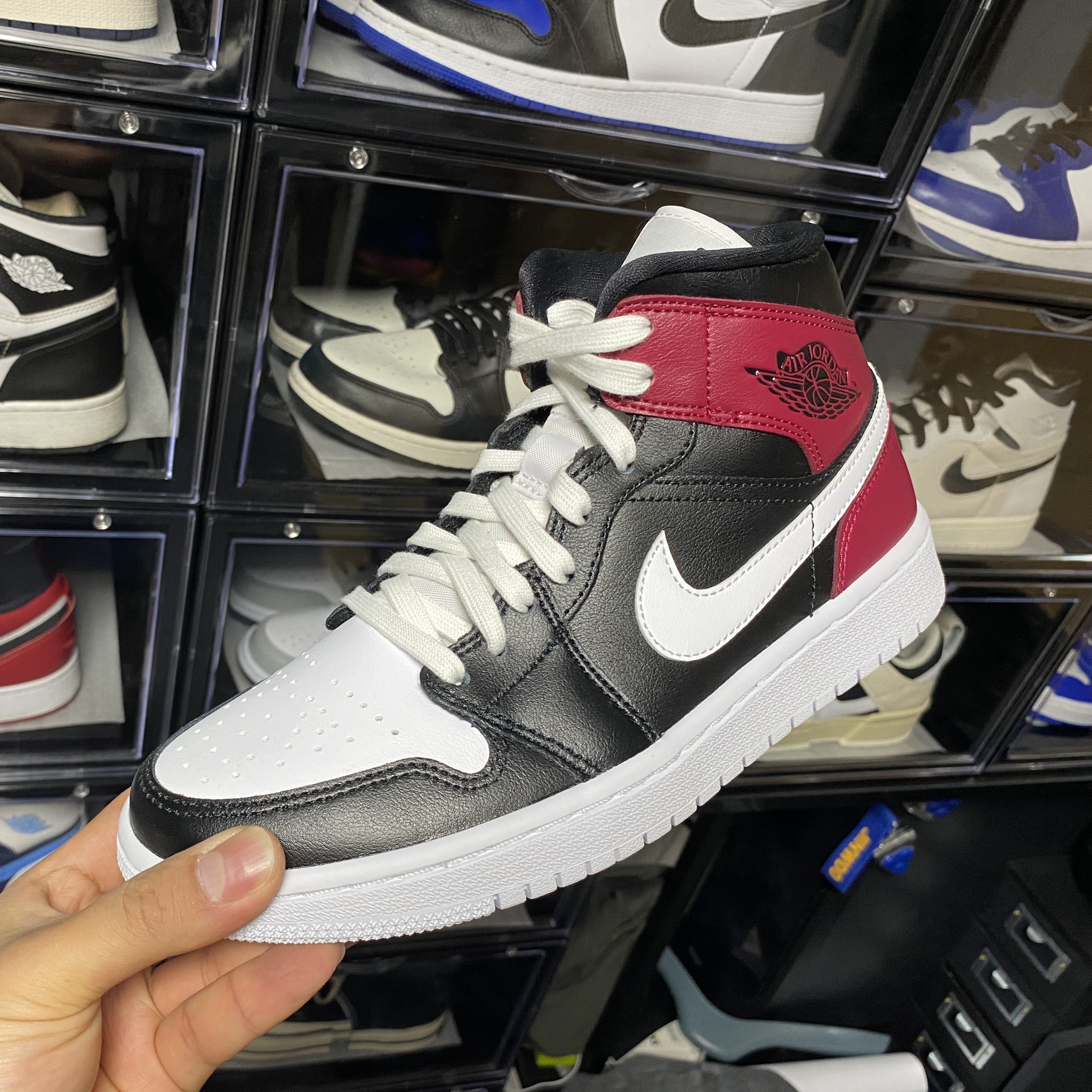 (W) Jordan 1 Mid Noble Red 착용 스타일