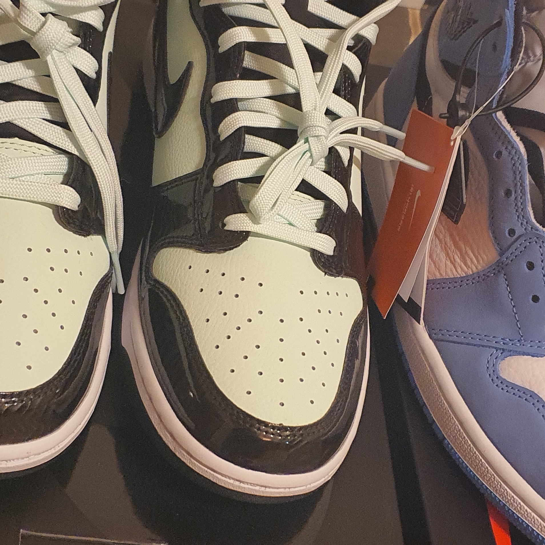 Nike Dunk High Barely Green, Jordan 1 Retro High OG University Blue 착용 스타일