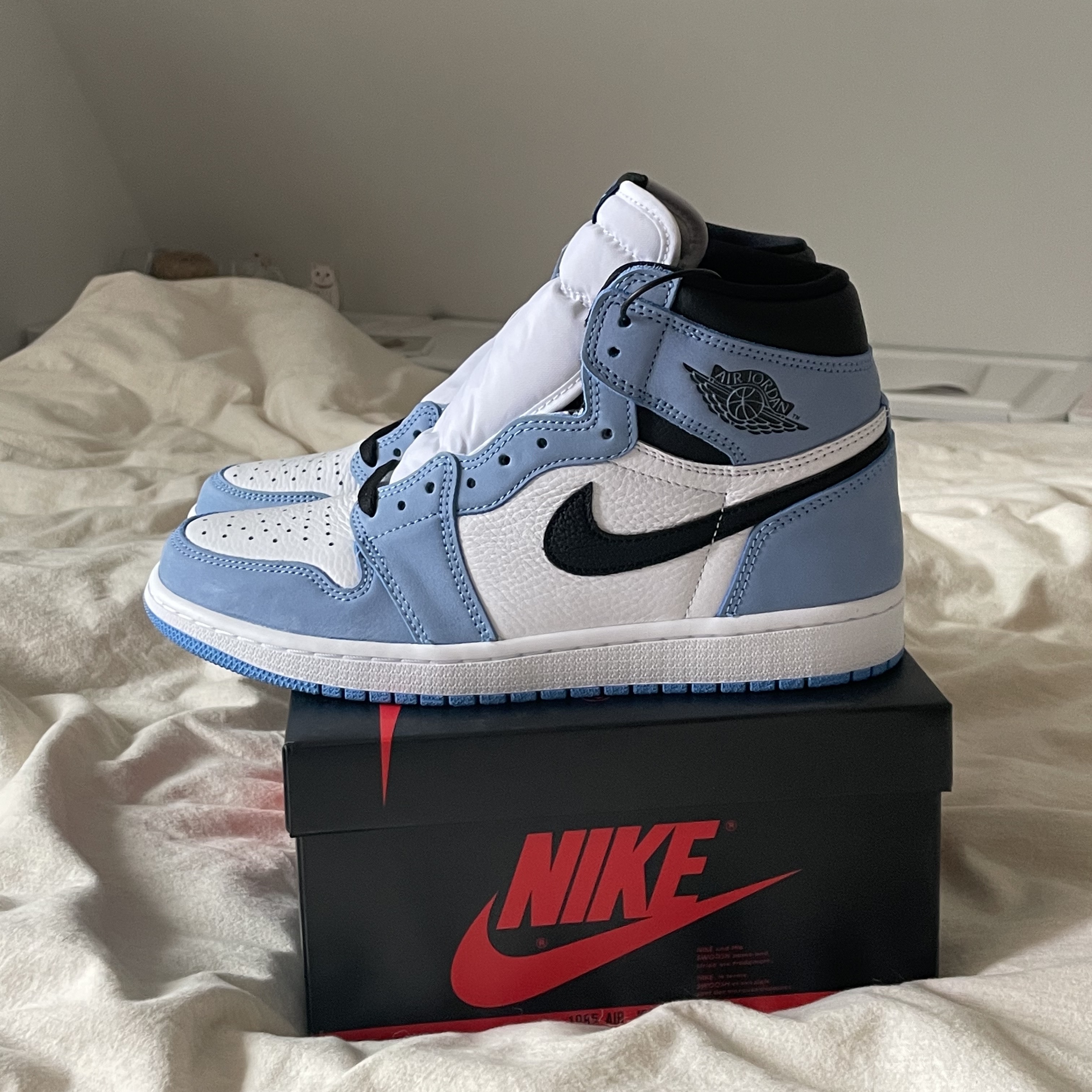 Jordan 1 Retro High OG University Blue 착용 스타일