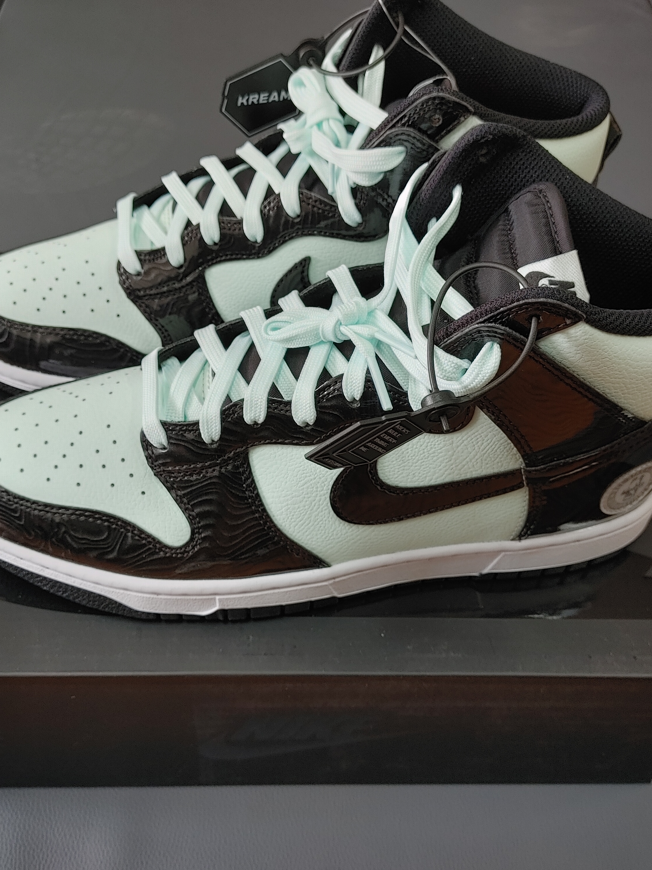 Nike Dunk High Barely Green 착용 스타일 - 2