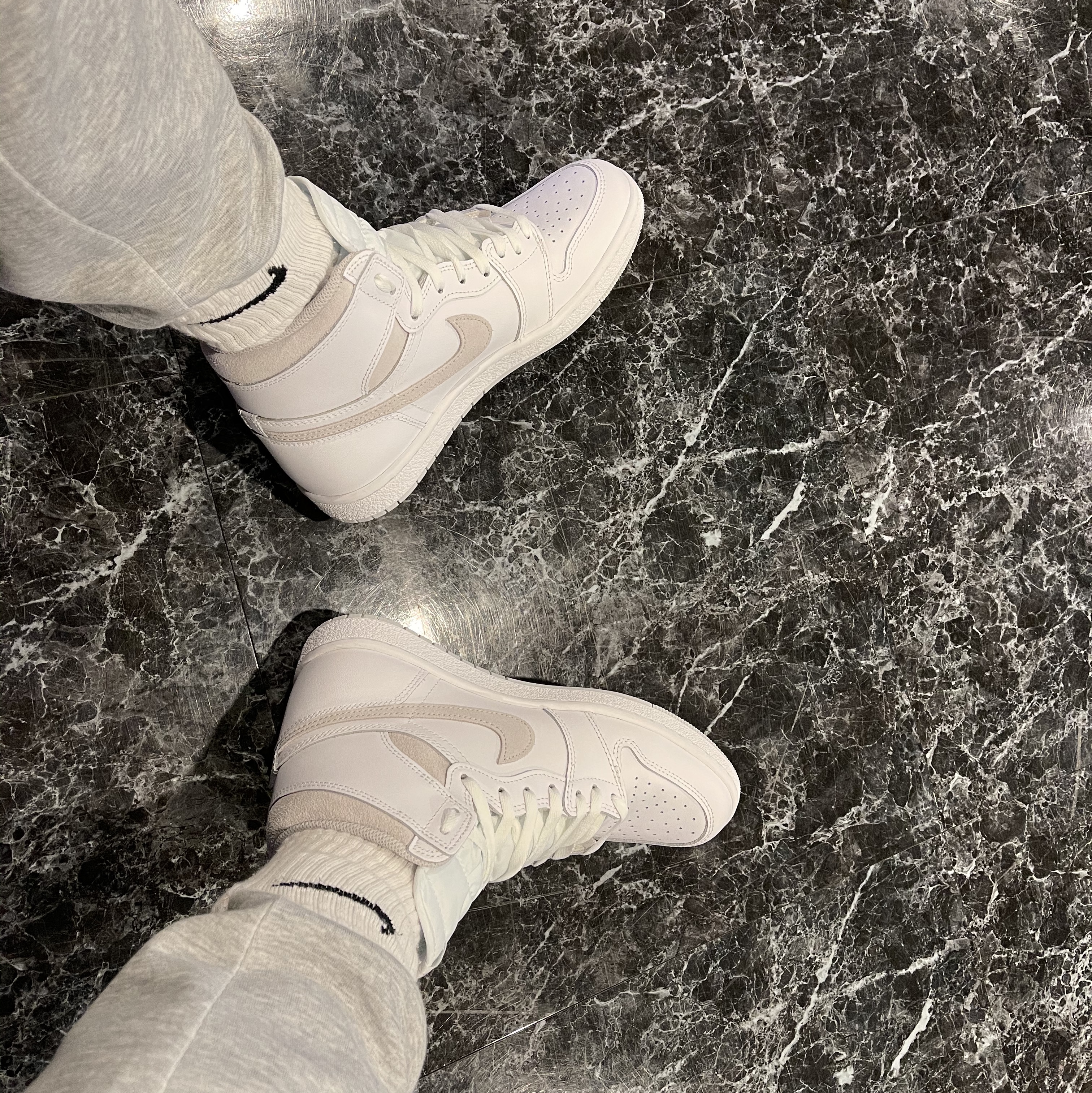 Jordan 1 High 85 Neutral Grey 착용 스타일 - 1
