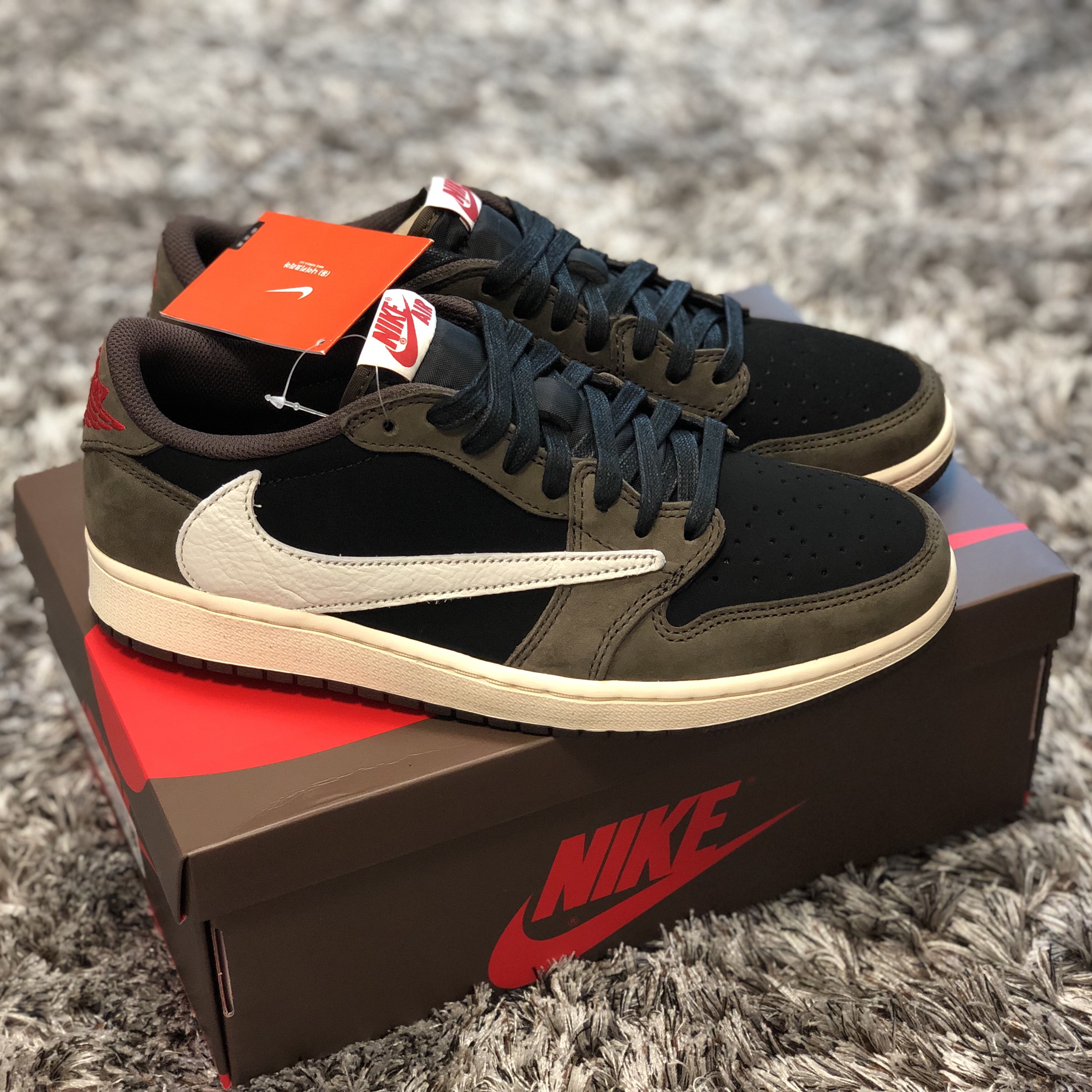 Jordan 1 x Travis Scott Retro Low OG SP Mocha 착용 스타일