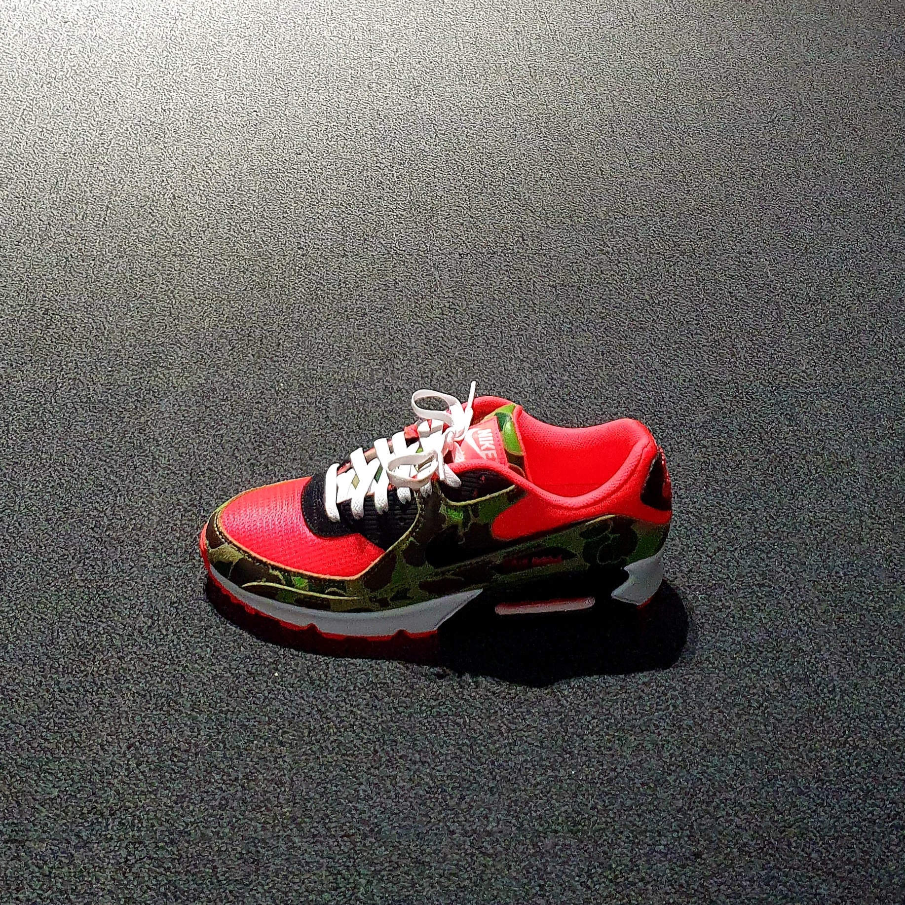 Nike Air Max 90 SP Dark Sage and Solar Red 착용 스타일