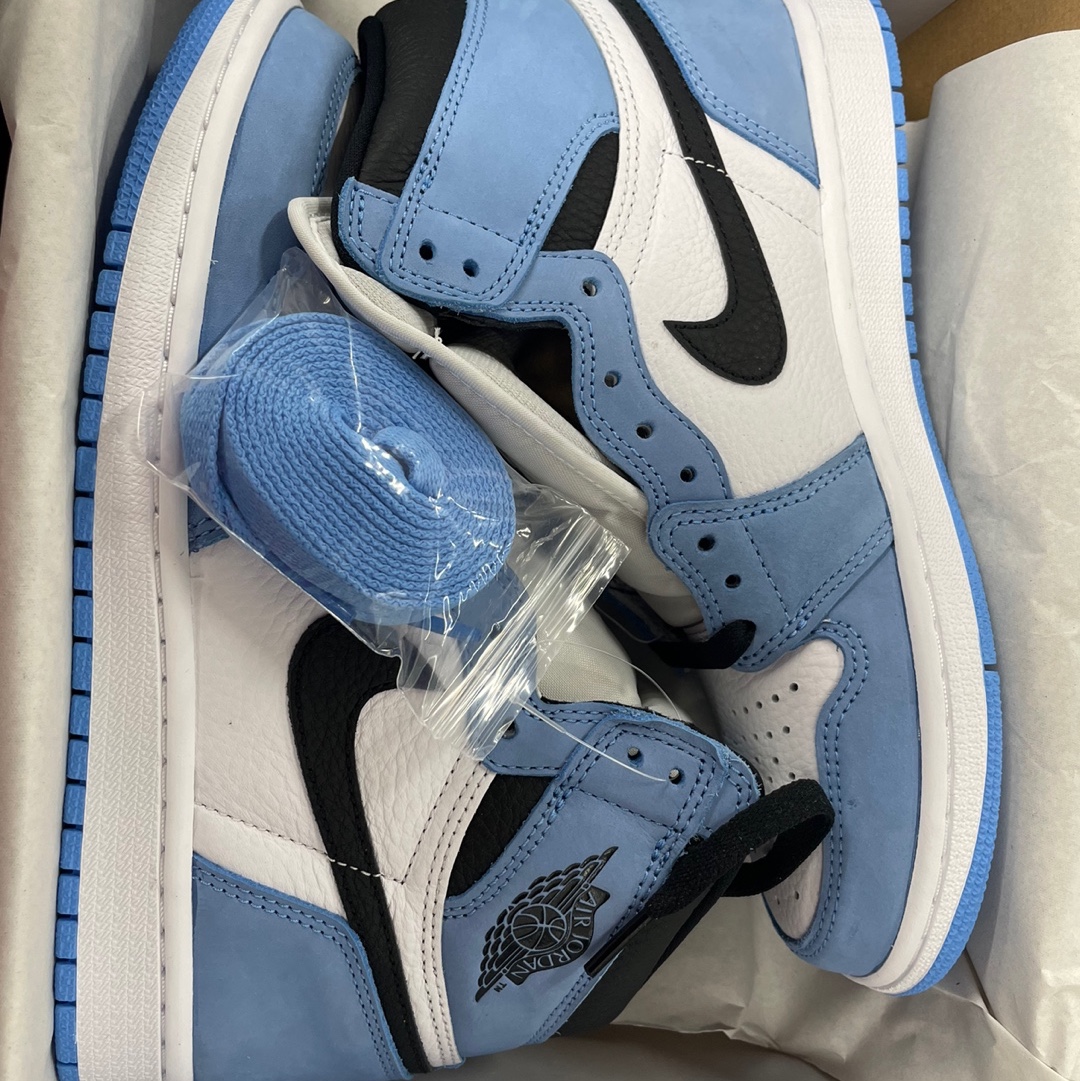 Jordan 1 Retro High OG University Blue 착용 스타일