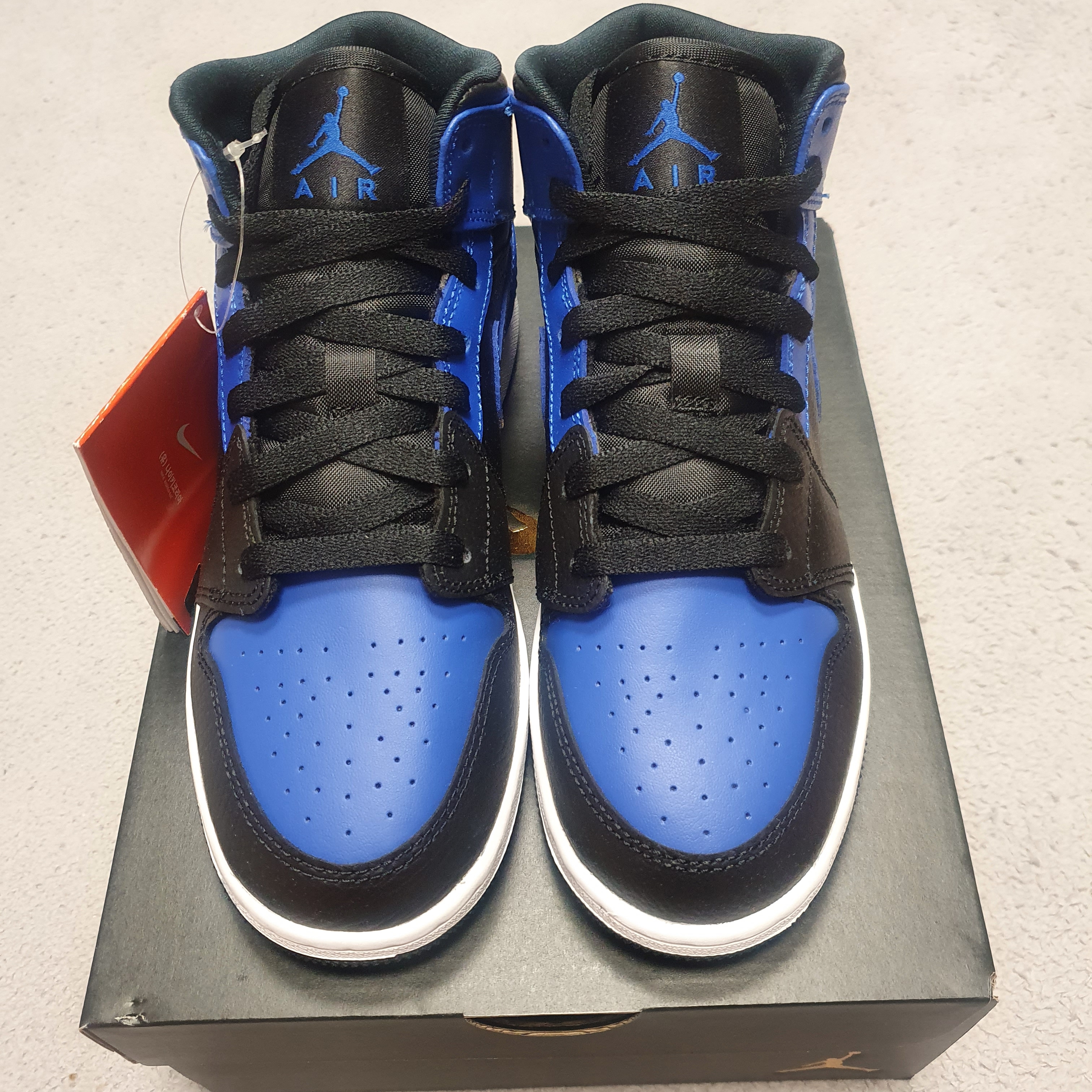 (GS) Jordan 1 Mid Black Hyper Royal 착용 스타일 - 3
