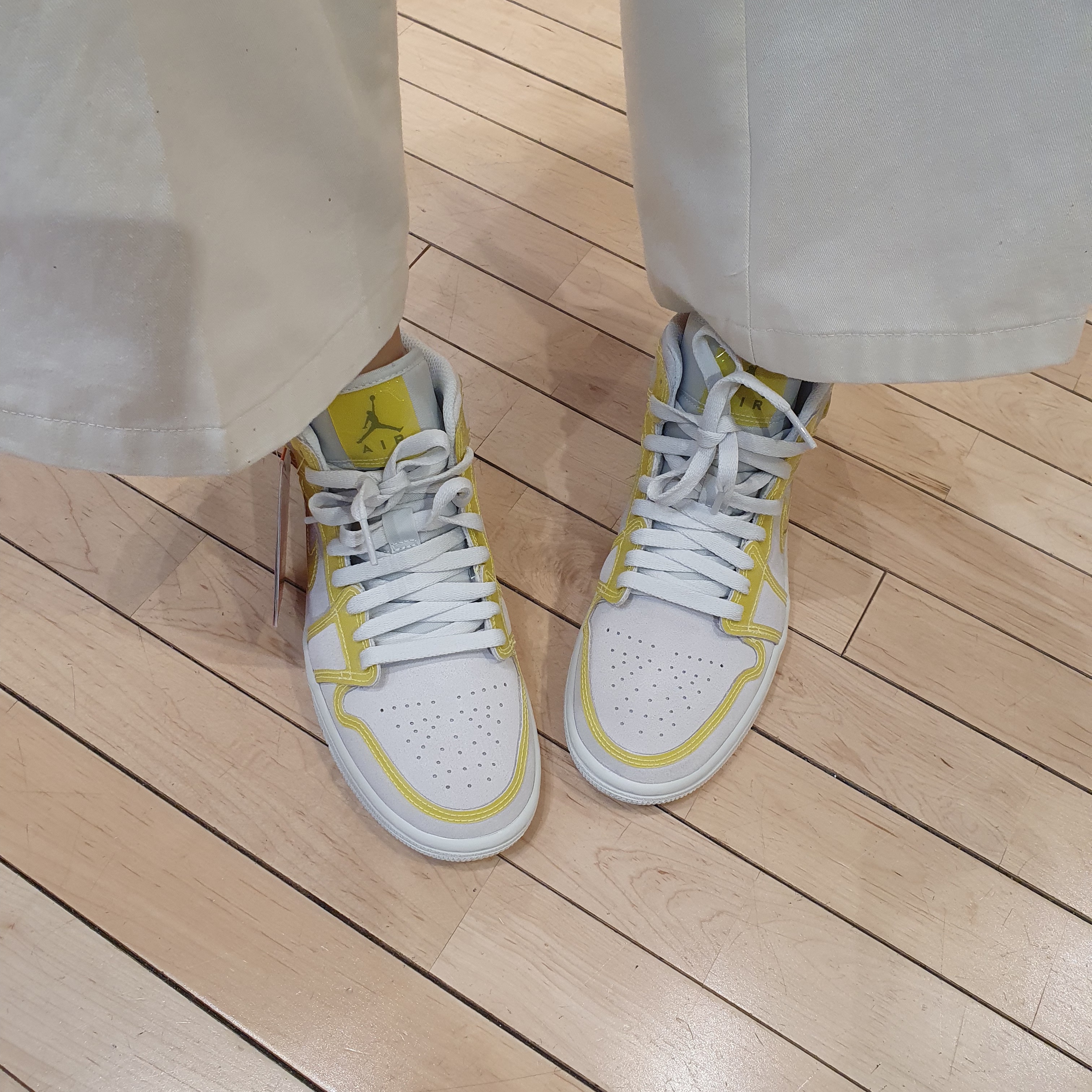 (W) Jordan 1 Mid LX Opti Yellow 착용 스타일
