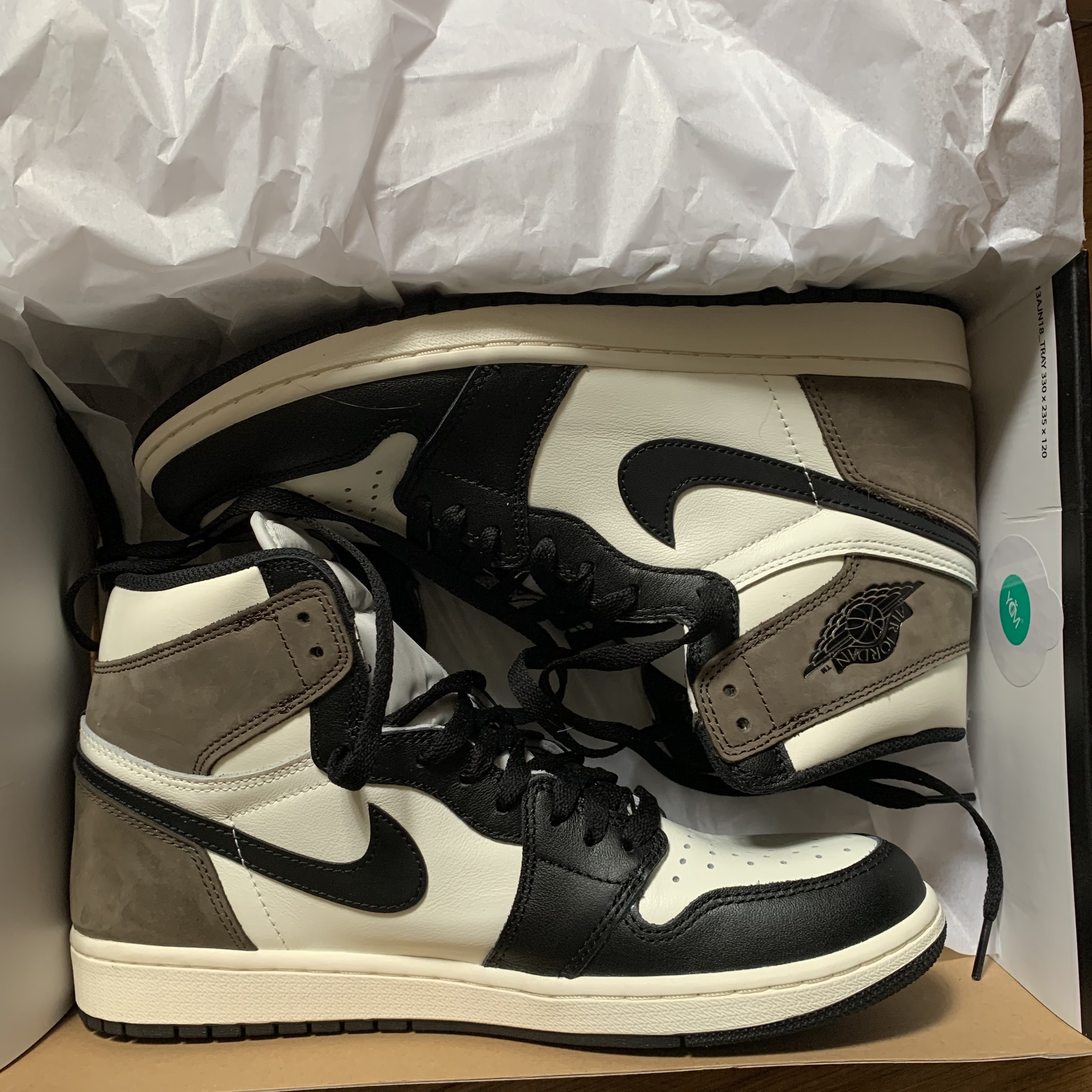 Jordan 1 Retro High OG Black Mocha 착용 스타일 - 2