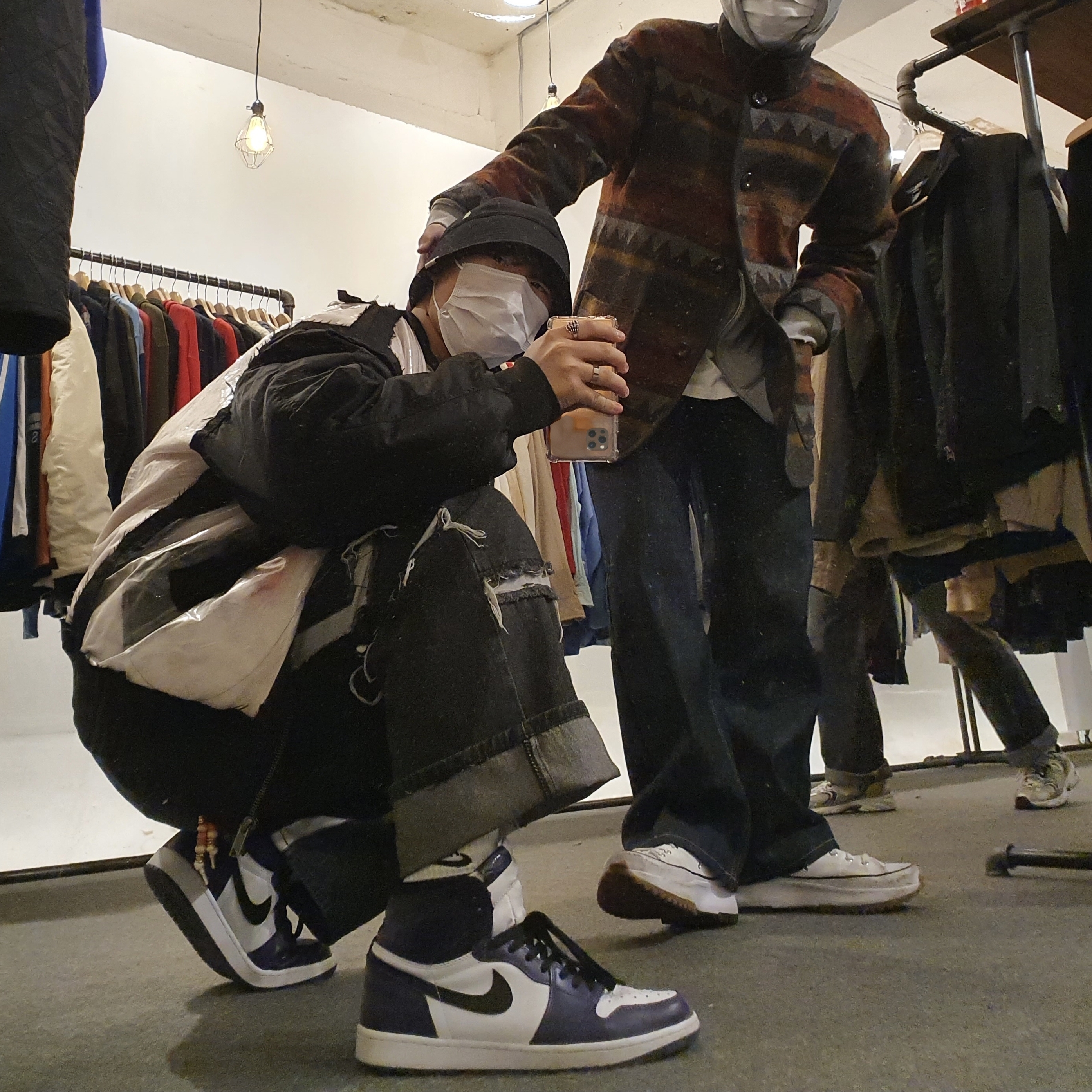 Jordan 1 Retro High OG Court Purple 2020, Converse x JW Anderson Run Star Hike Hi White 착용 스타일
