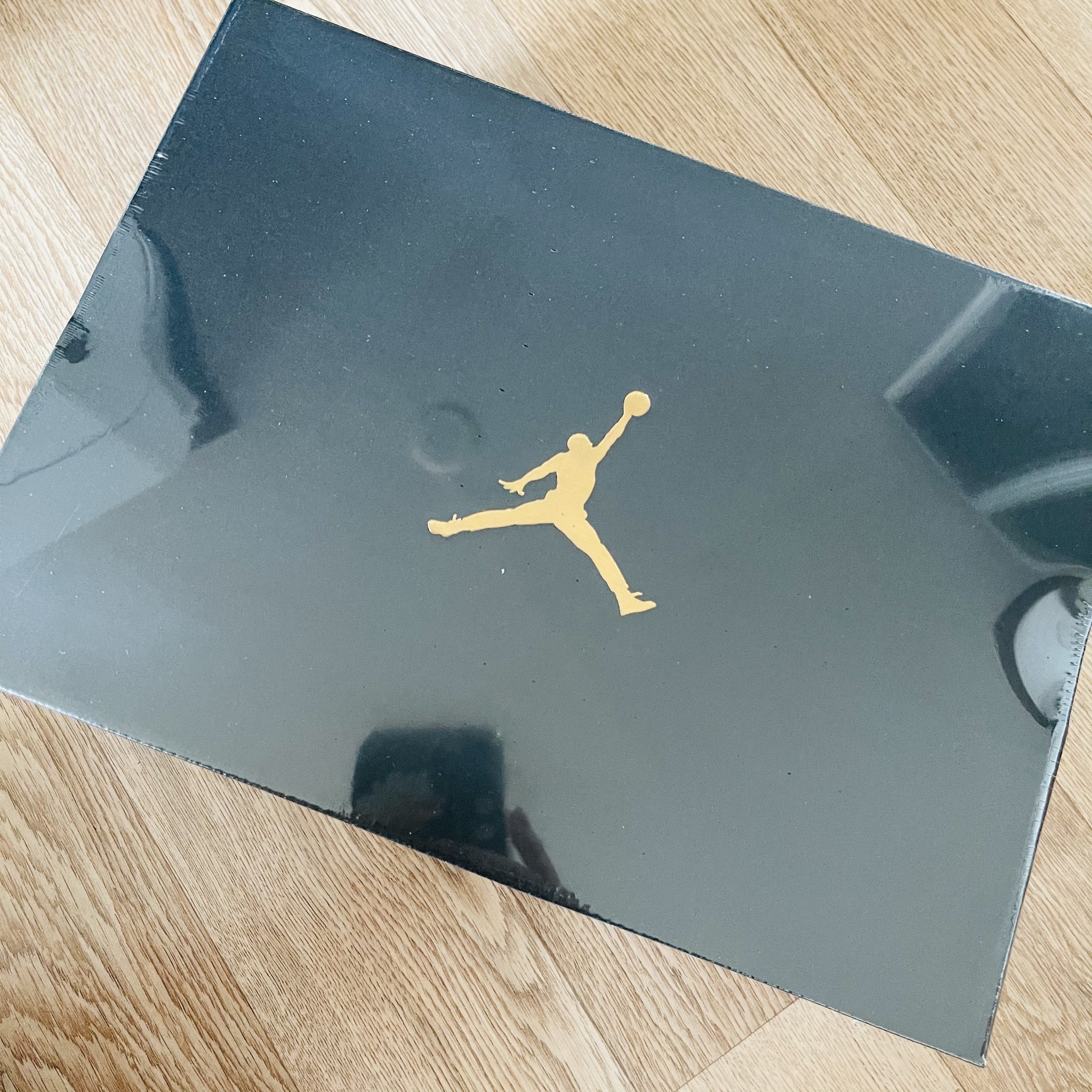 Jordan 1 Mid White University Gold 착용 스타일 - 1