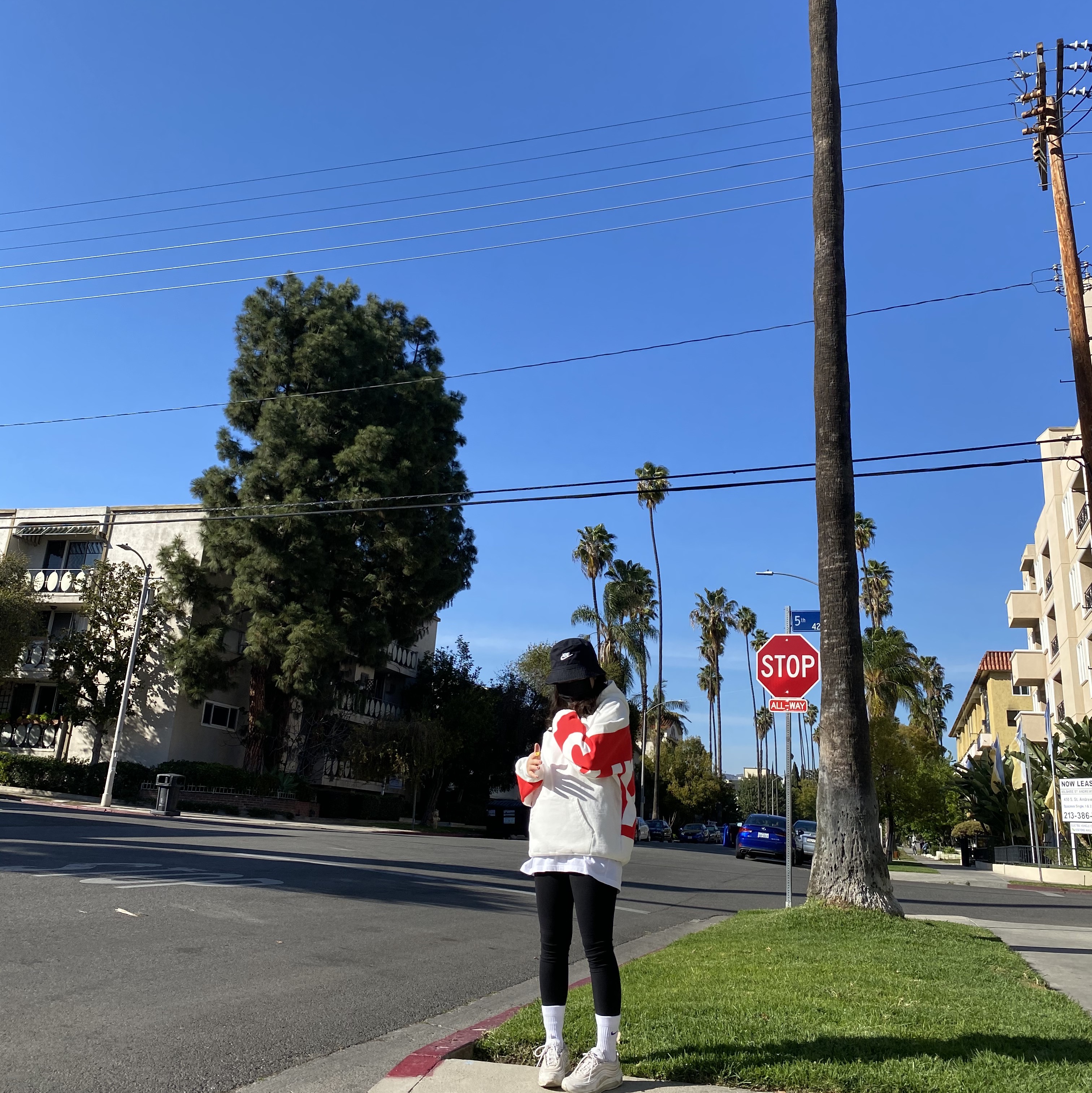 Supreme Big Logo Hooded Sweatshirt White - 21SS 착용 스타일 - 2