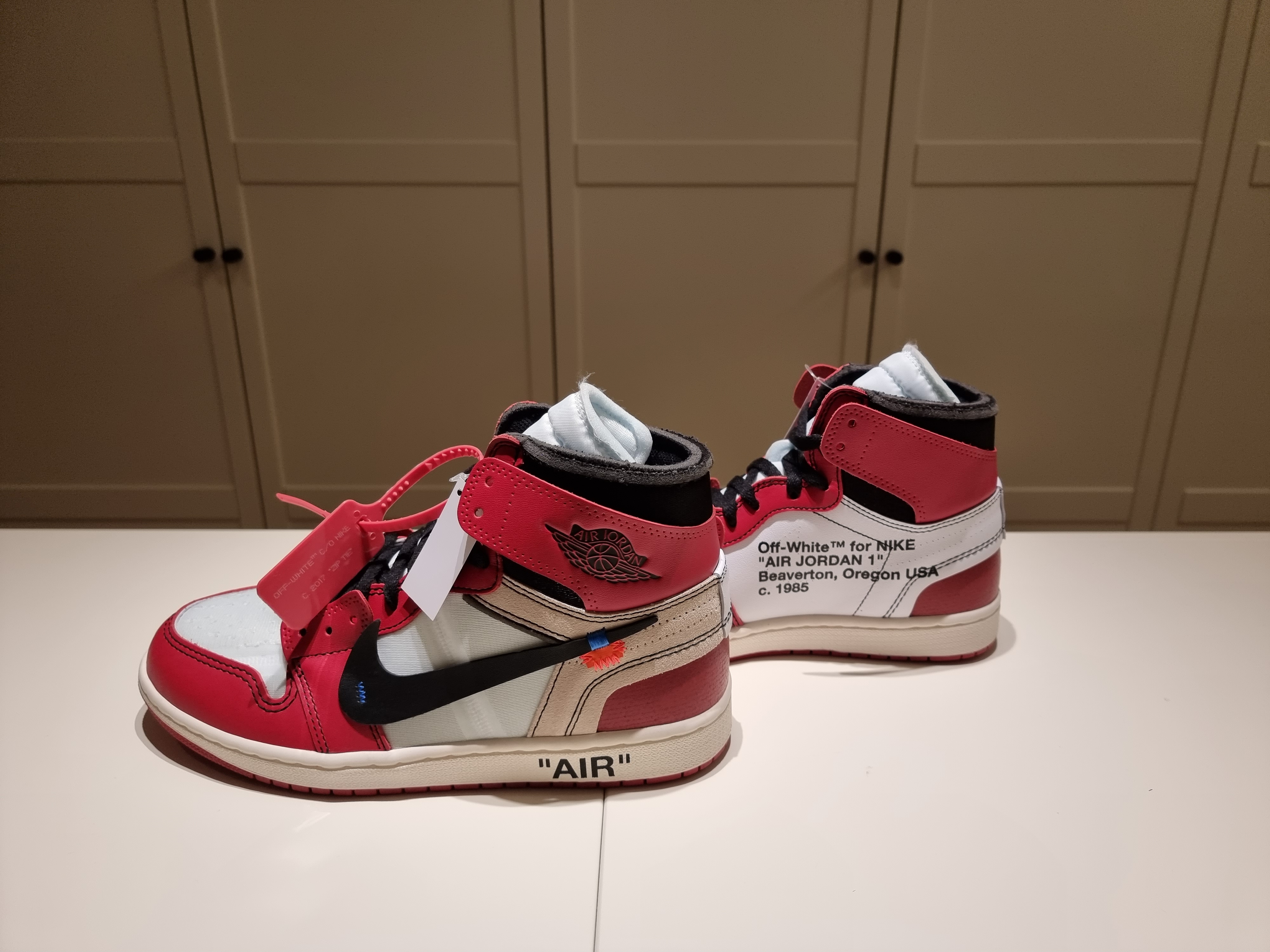 Jordan 1 x Off-White Retro High Chicago The Ten 착용 스타일