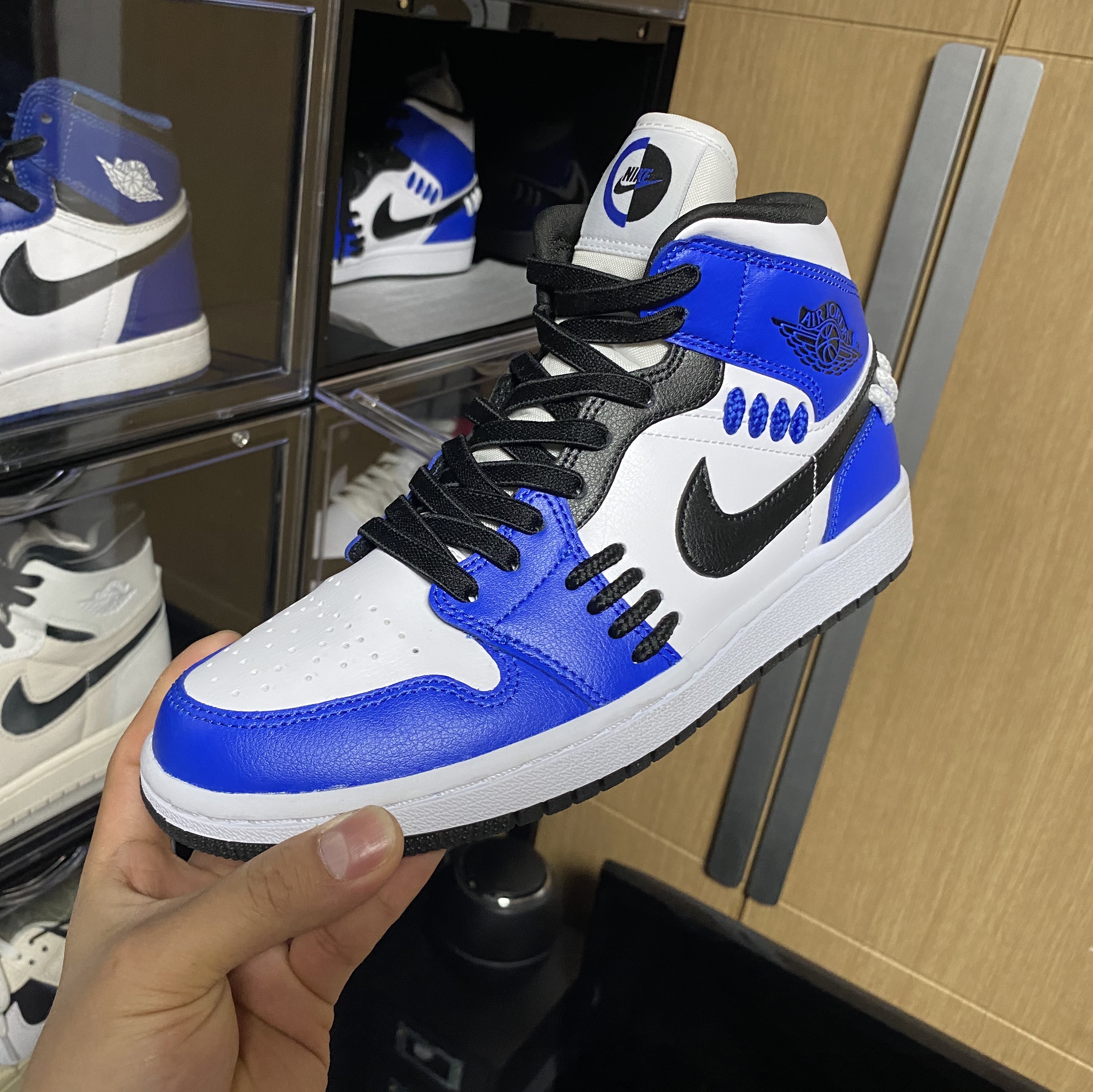 (W) Jordan 1 Mid SE Sisterhood 착용 스타일