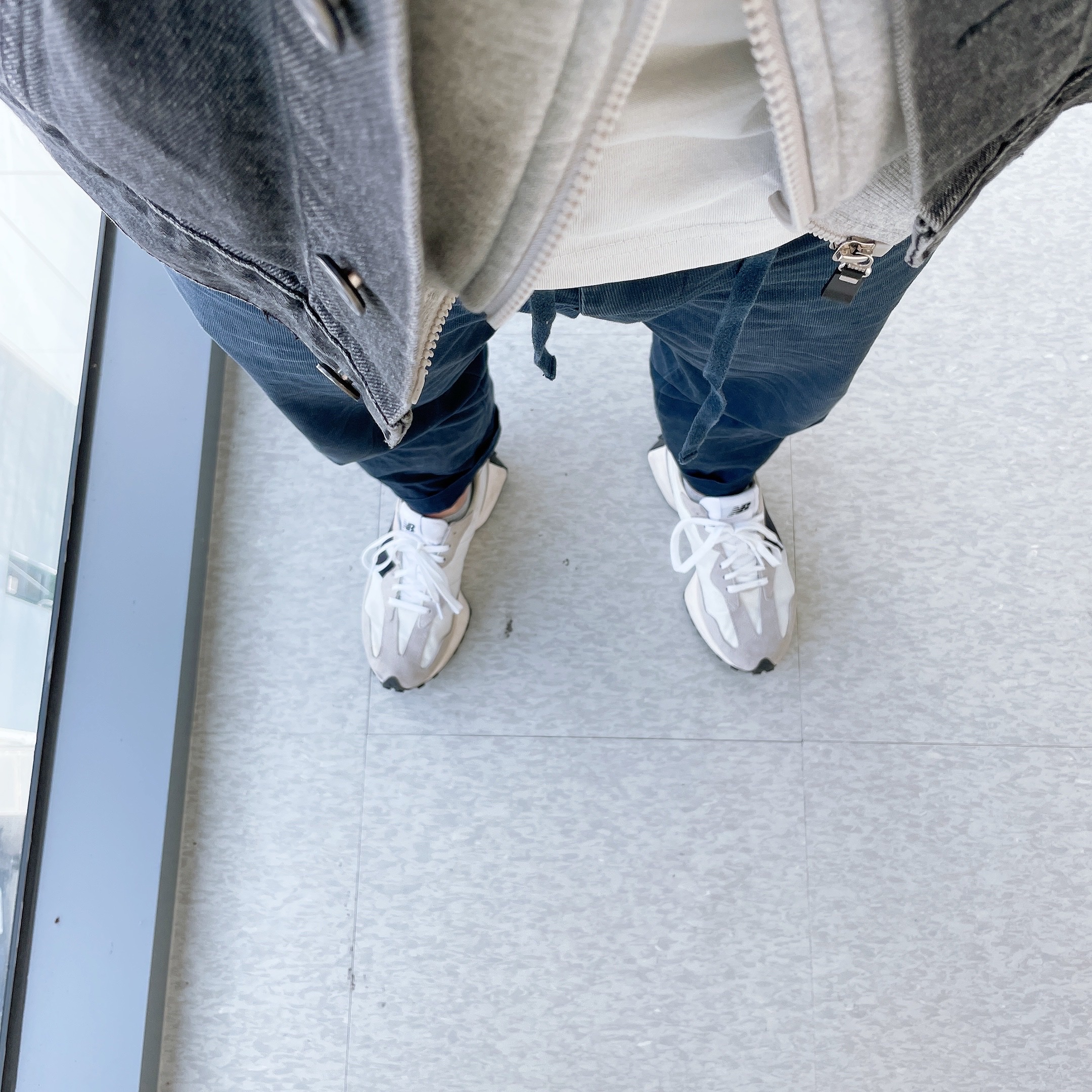 New Balance 327 White Black 착용 스타일