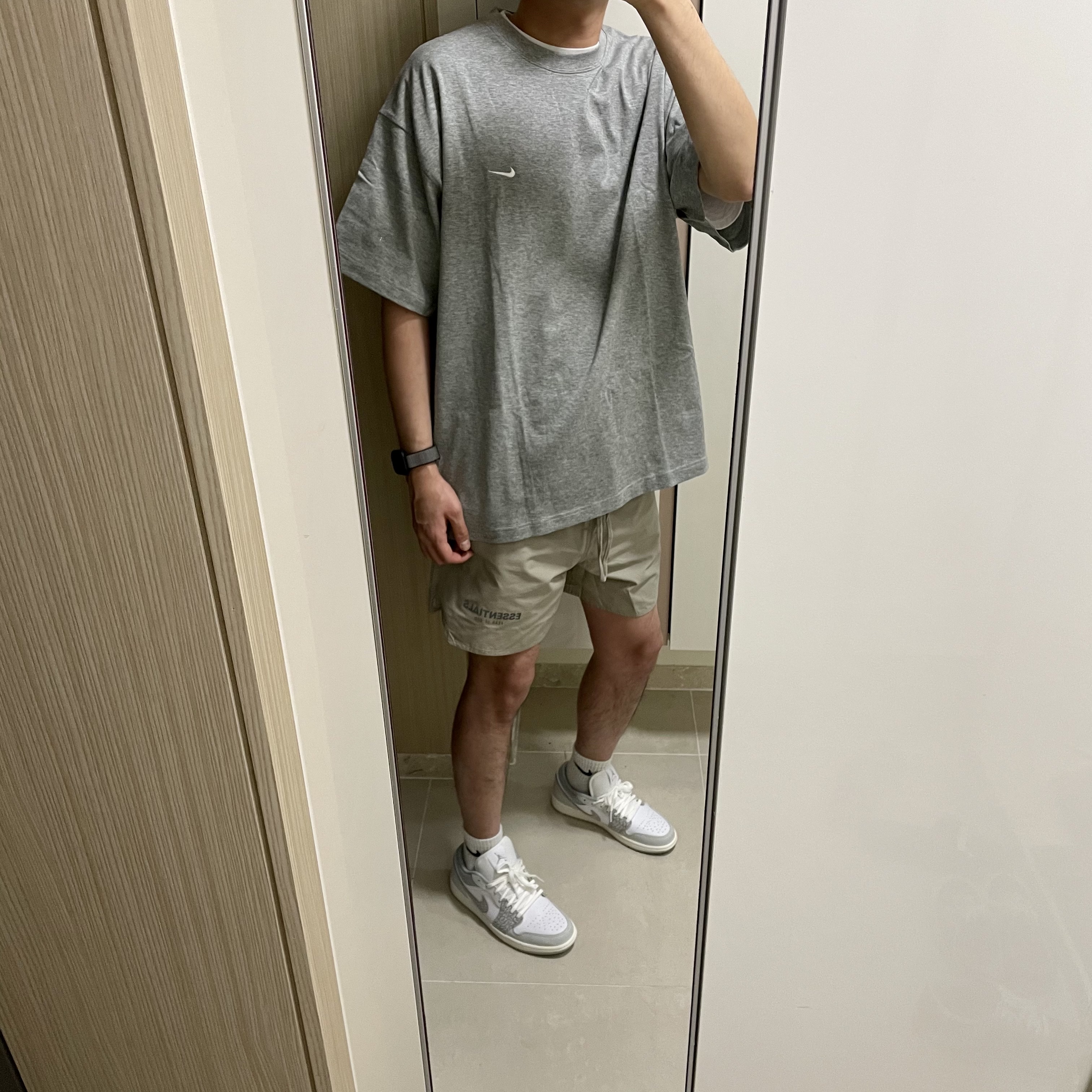 Jordan 1 Low PRM Elephant Print 착용 스타일