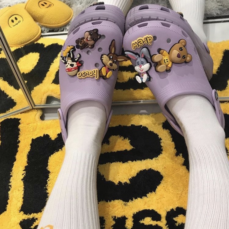 Crocs x Justin Bieber x Drew Classic Clog Lavender 착용 스타일
