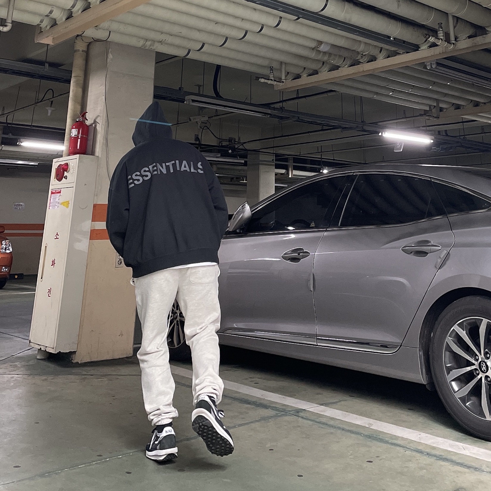 Essentials Sweatpants Oatmeal/Oatmeal Heather/Light Heather Oatmeal 2020, Nike x Sacai LDWaffle Black 착용 스타일 - 2