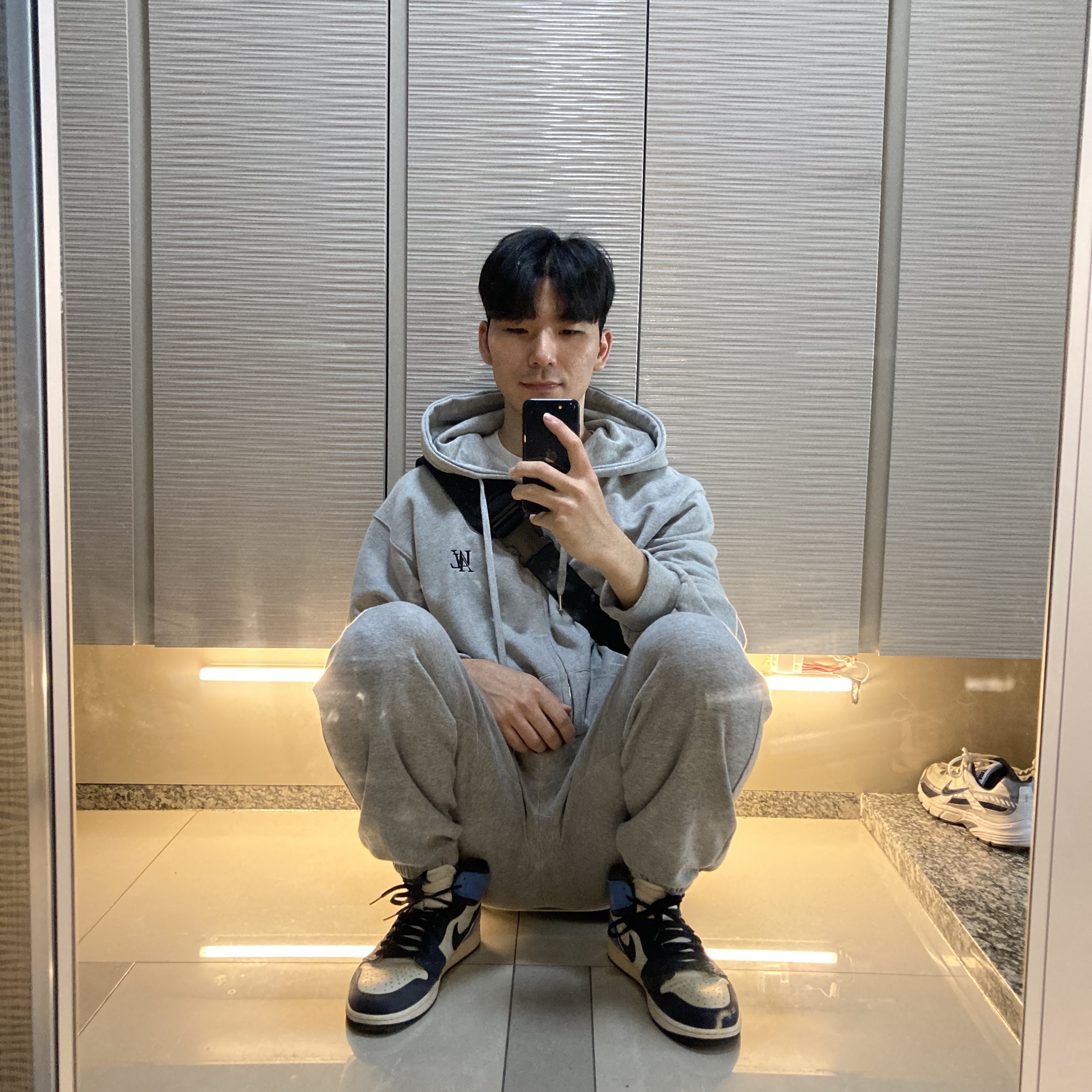Jordan 1 Retro High Obsidian UNC 착용 스타일 - 2
