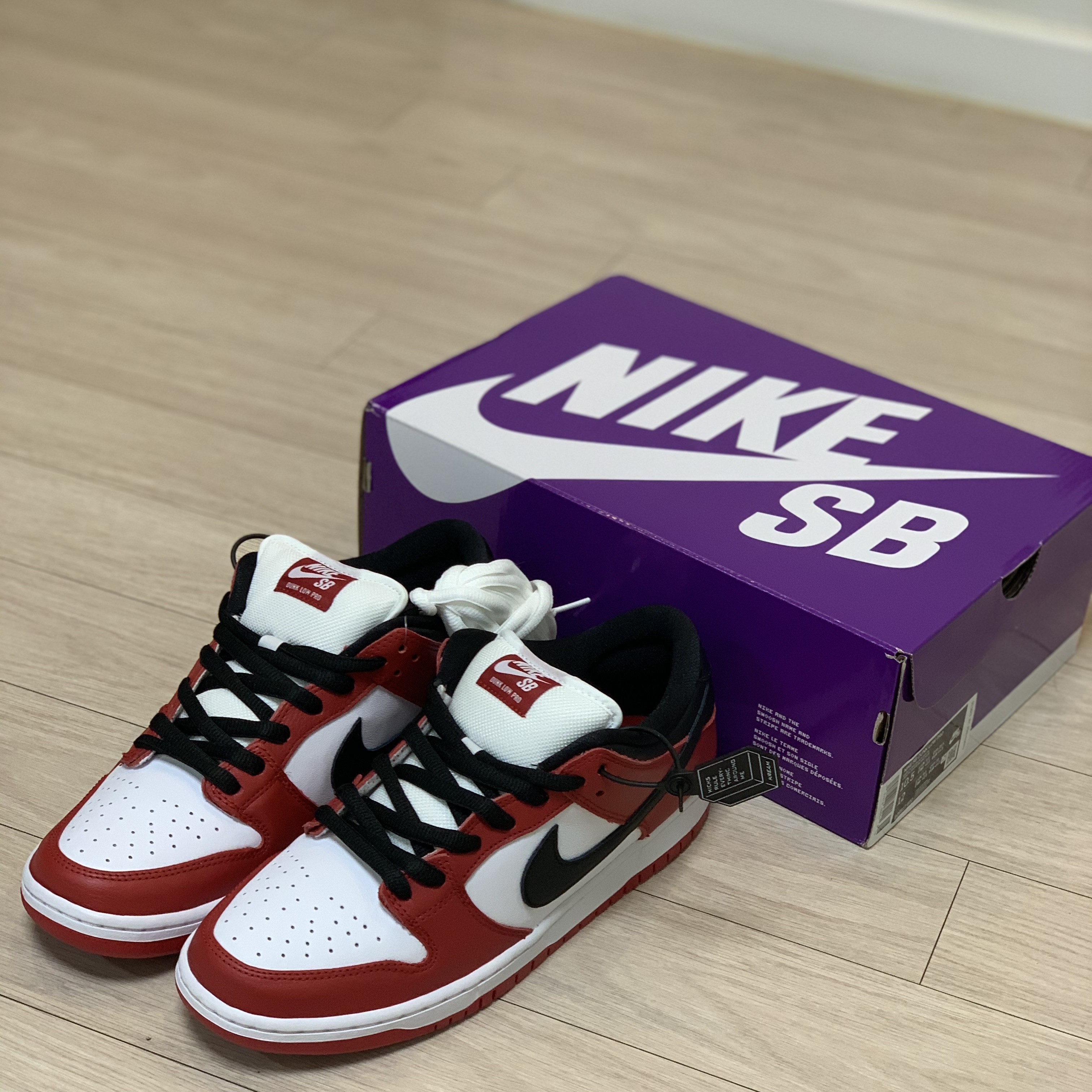 Nike SB Dunk Low Pro Chicago 착용 스타일 - 4
