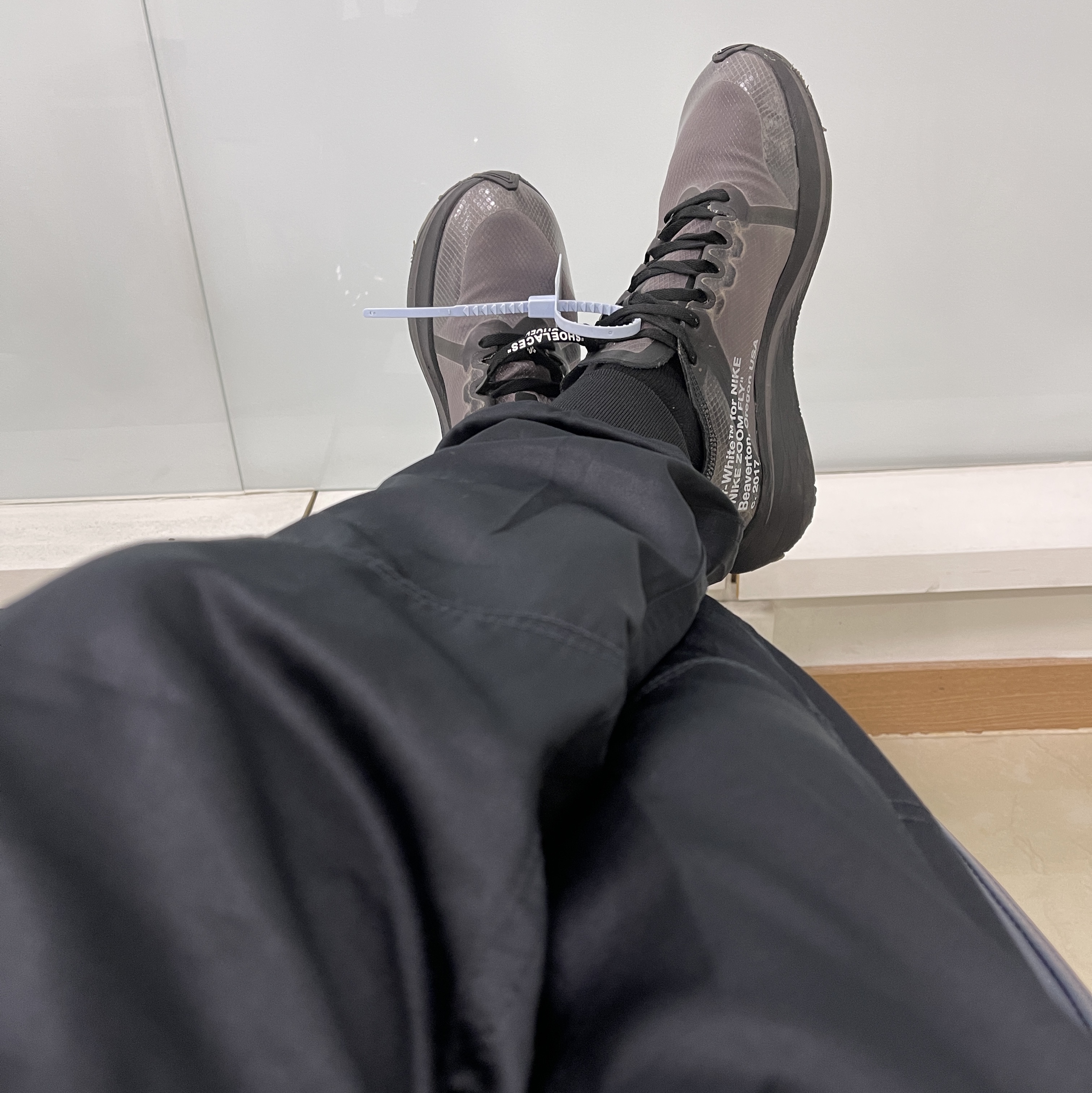 Nike x Off-White Zoom Fly SP Black 착용 스타일 - 2