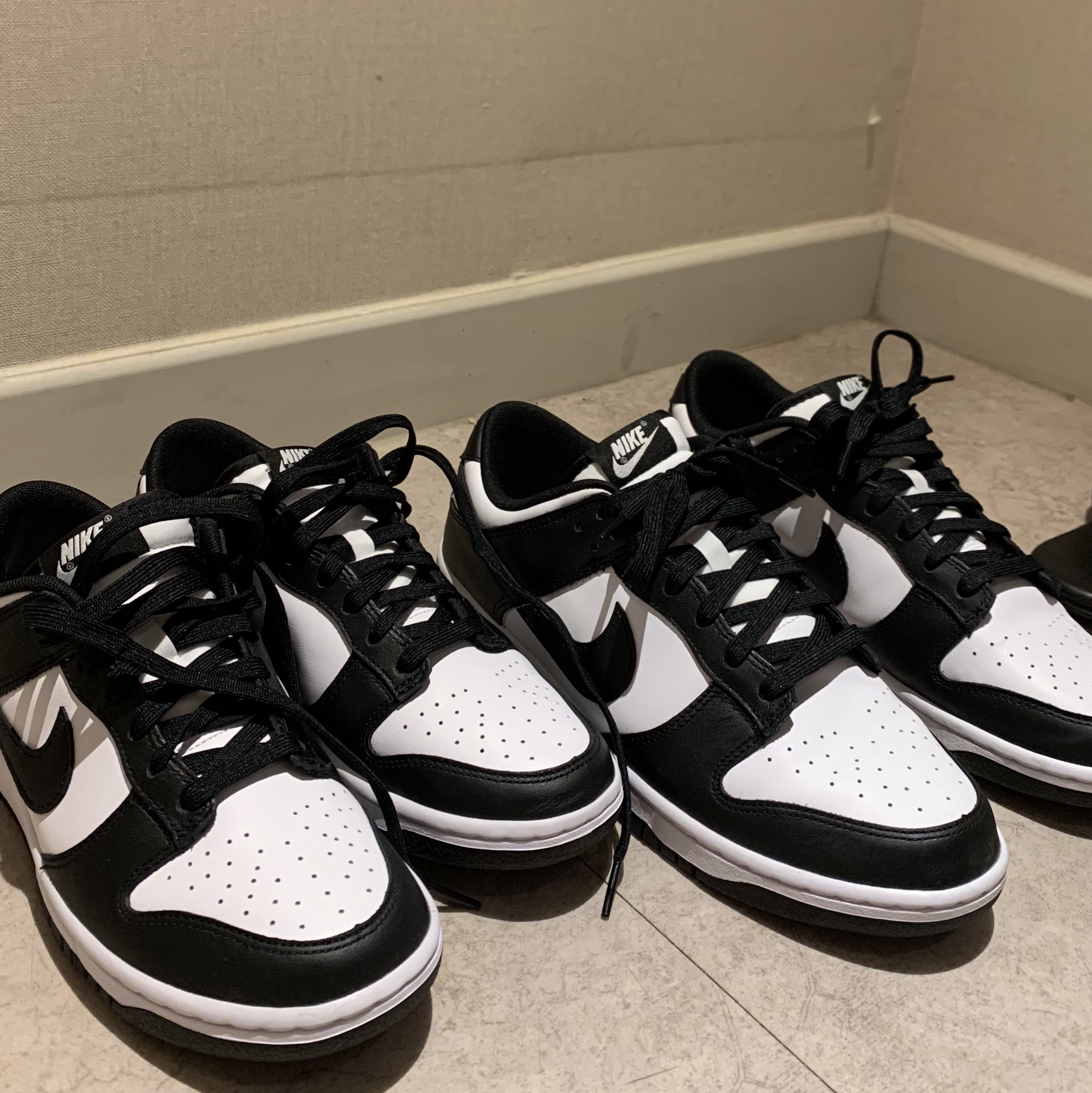 Nike Dunk Low Retro Black 착용 스타일 - 2
