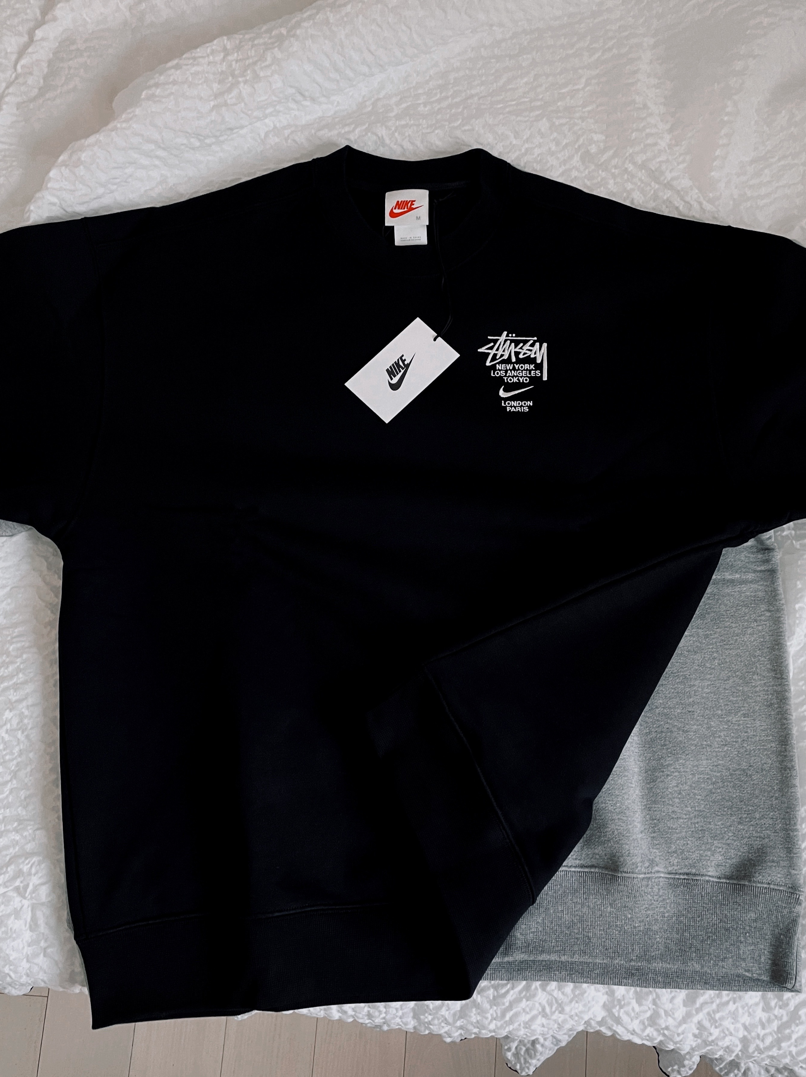 Nike x Stussy NRG ZR Fleece Crewneck Black - US/EU, Nike x Stussy NRG ZR Fleece Crewneck Heather Grey - Asia 착용 스타일