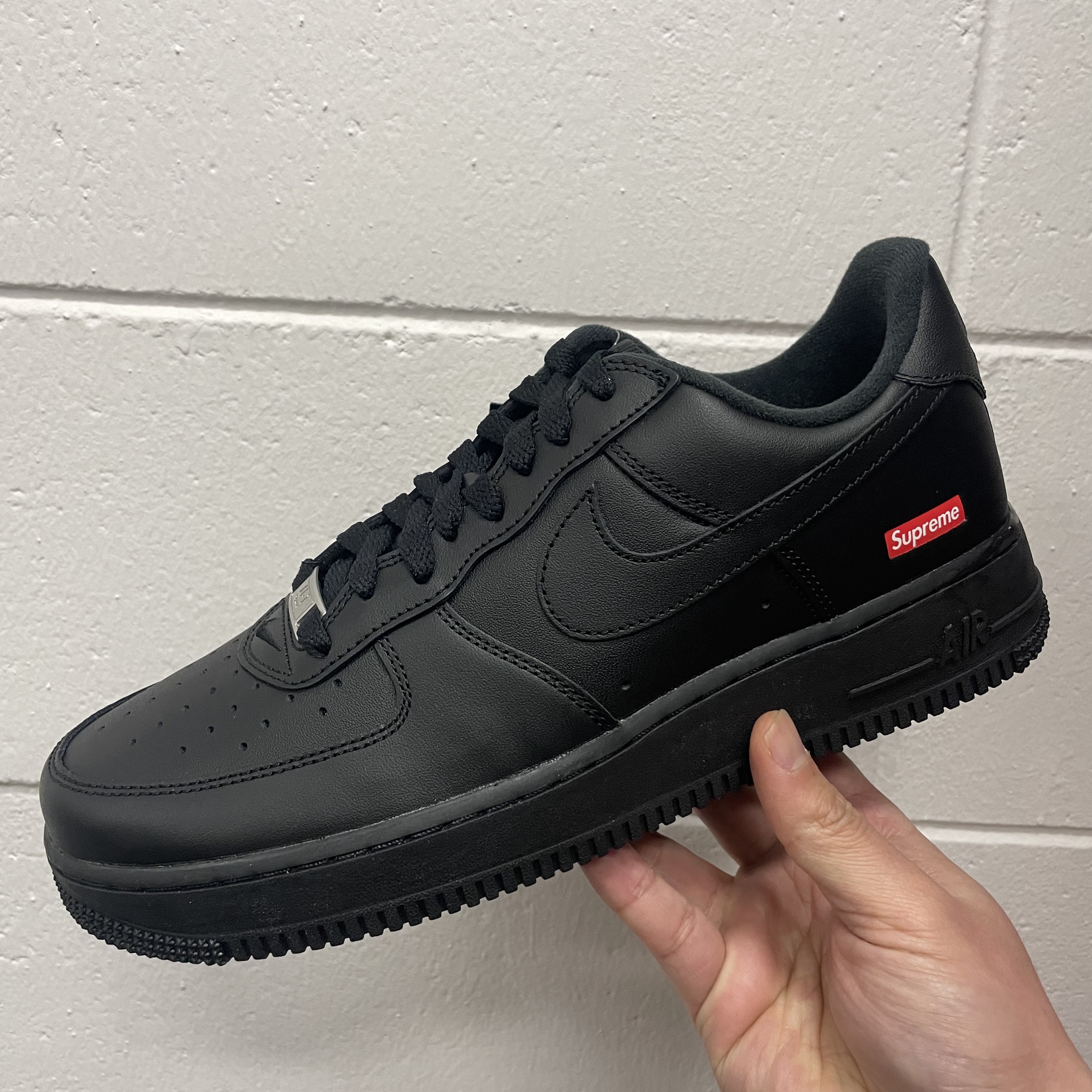 Nike x Supreme Air Force 1 Low Black 착용 스타일