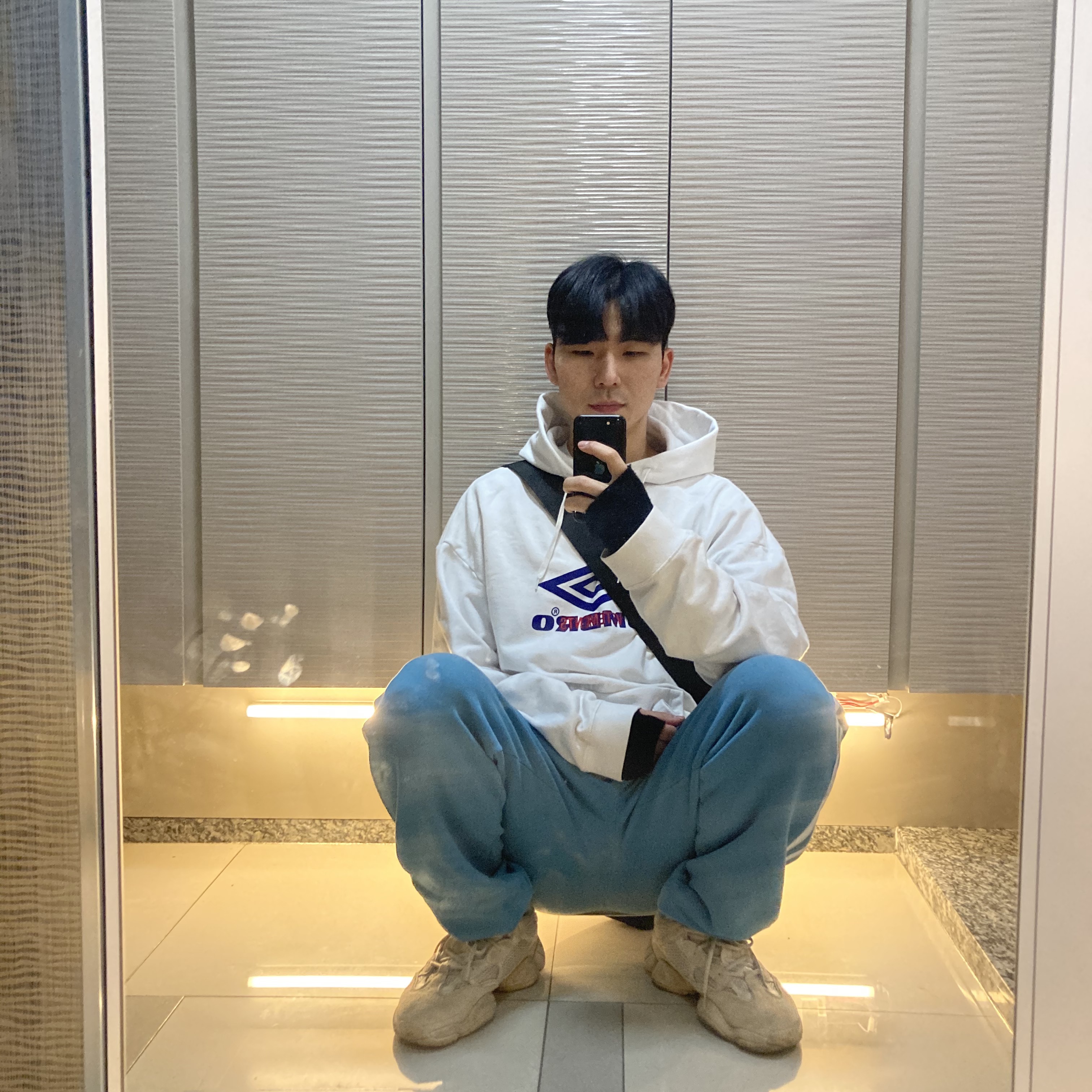 Adidas Yeezy 500 Blush 2018 착용 스타일