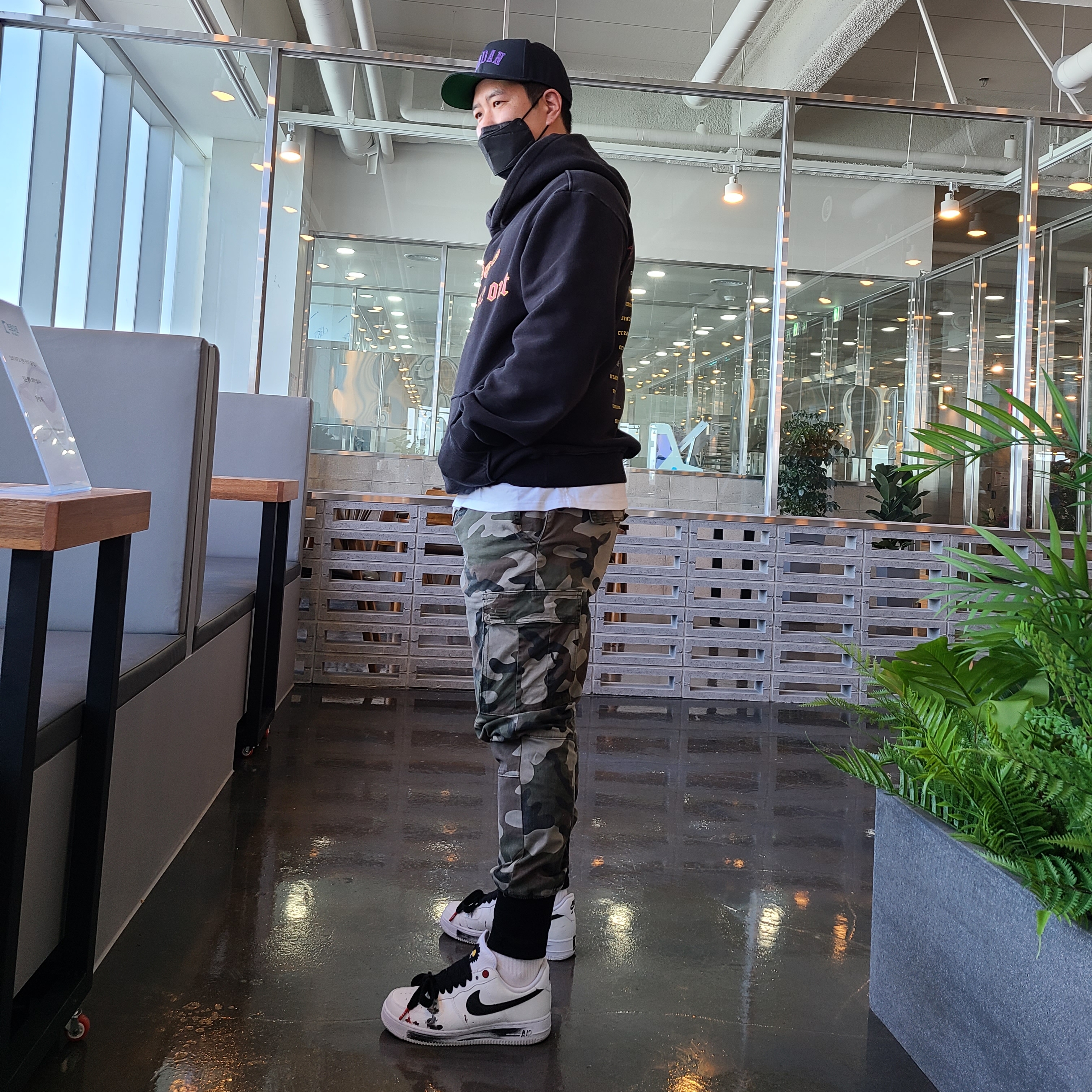 Nike x Peaceminusone Air Force 1 Low Para-Noise 2.0 착용 스타일 - 1