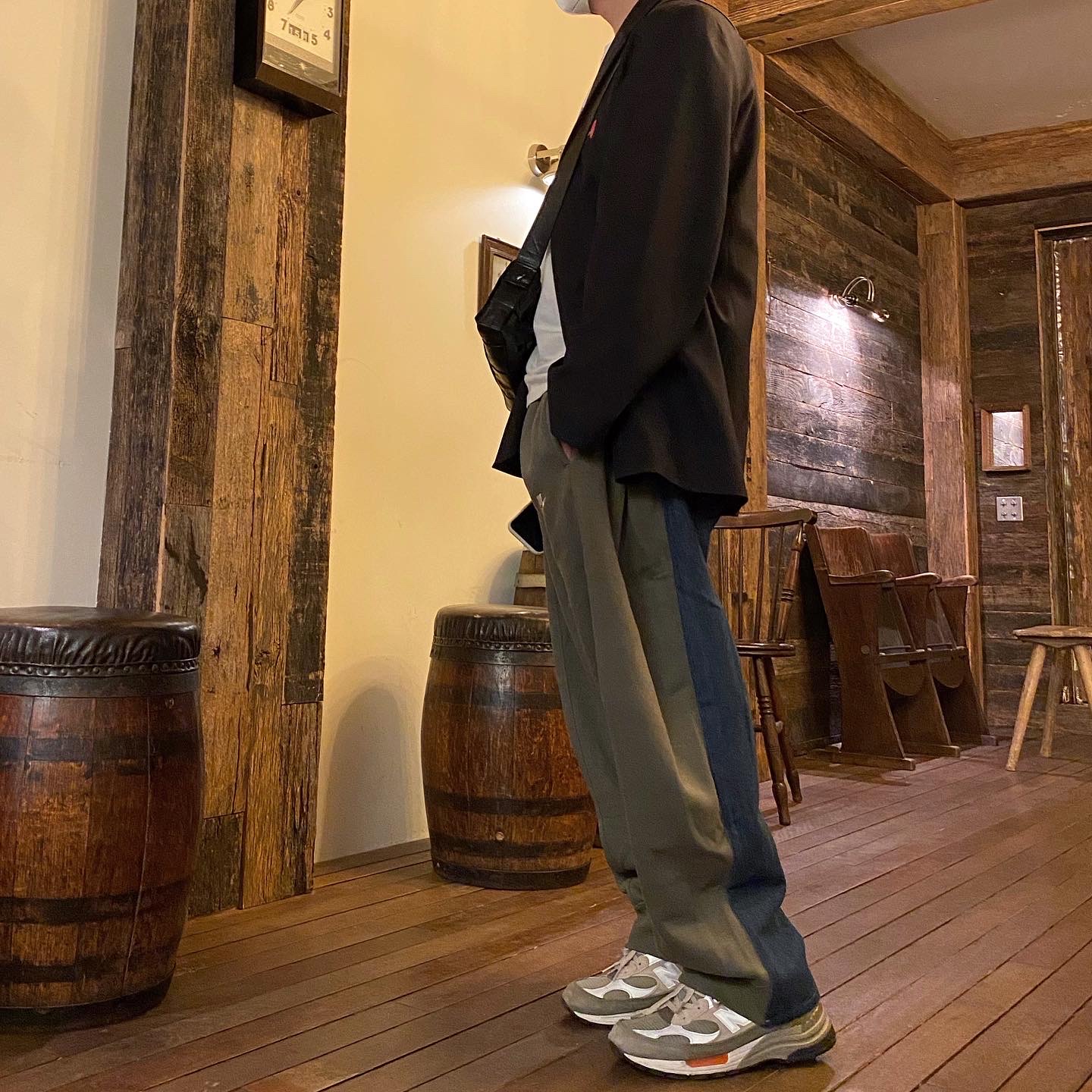 New Balance x WTAPS 992 Made in USA Olive 착용 스타일 - 3