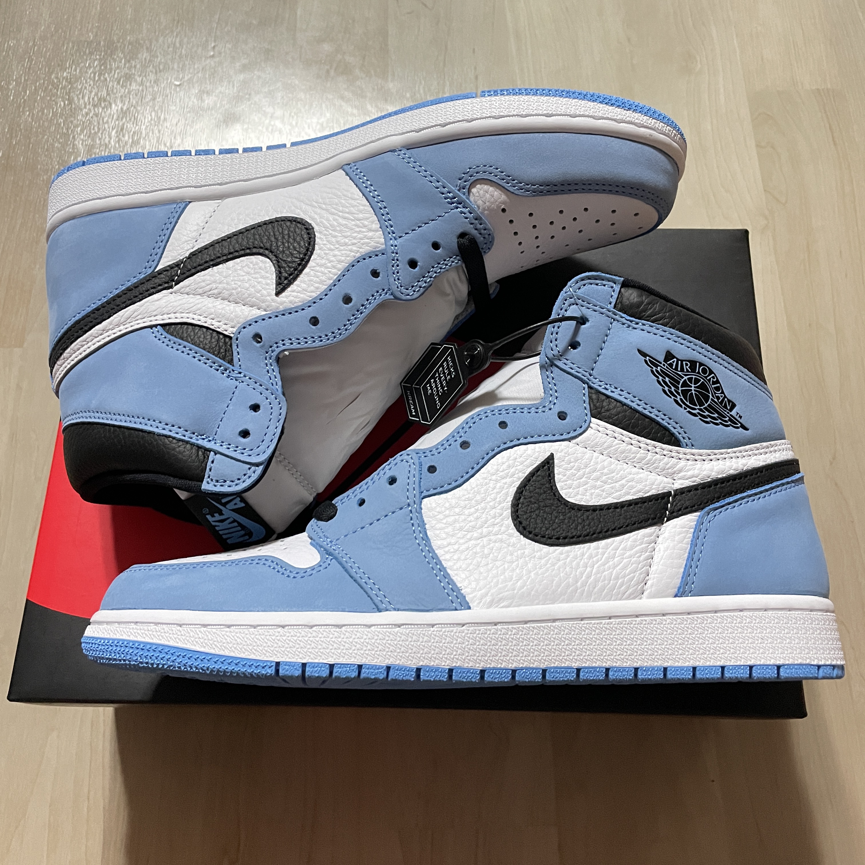 Jordan 1 Retro High OG University Blue 착용 스타일