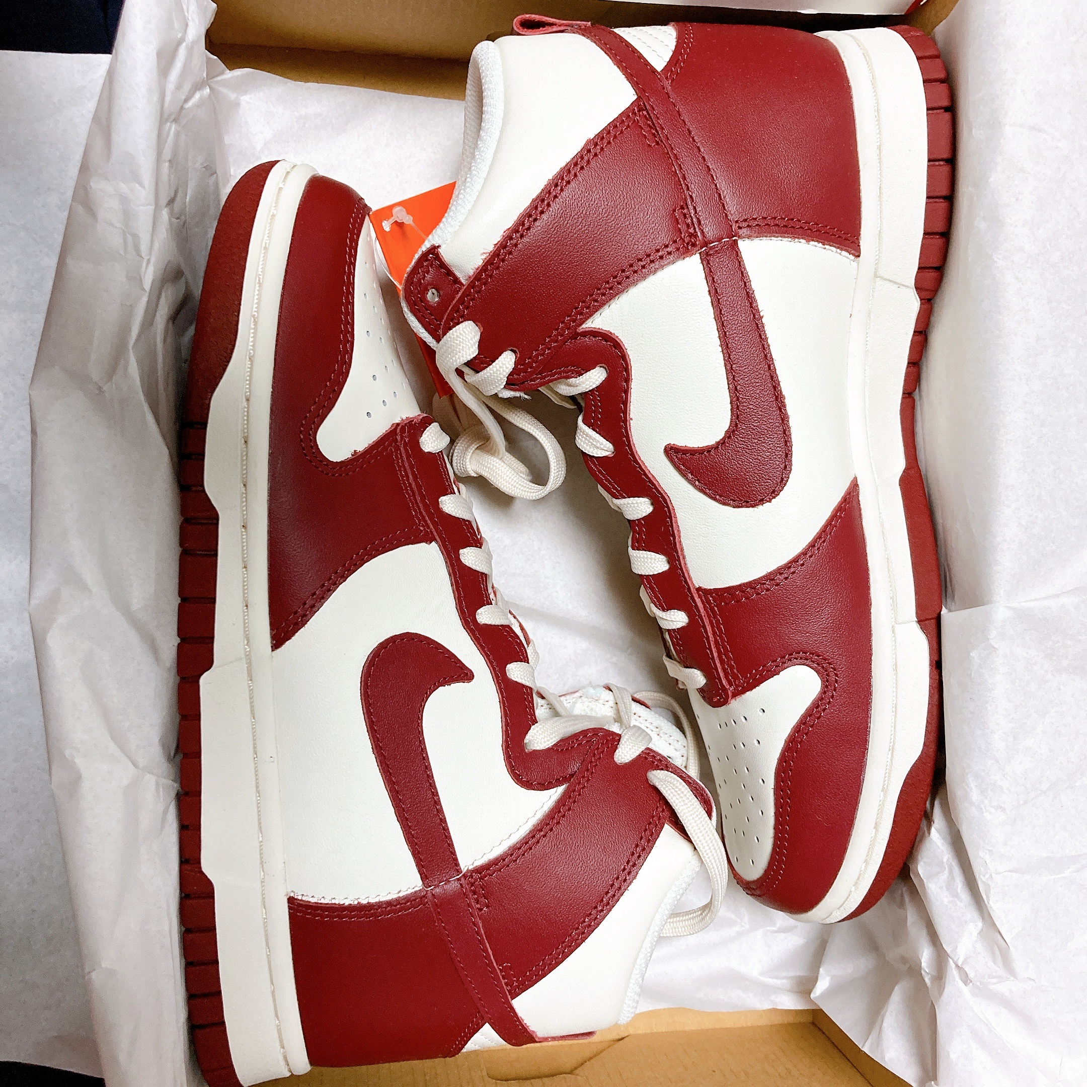 (W) Nike Dunk High Team Red 착용 스타일 - 1