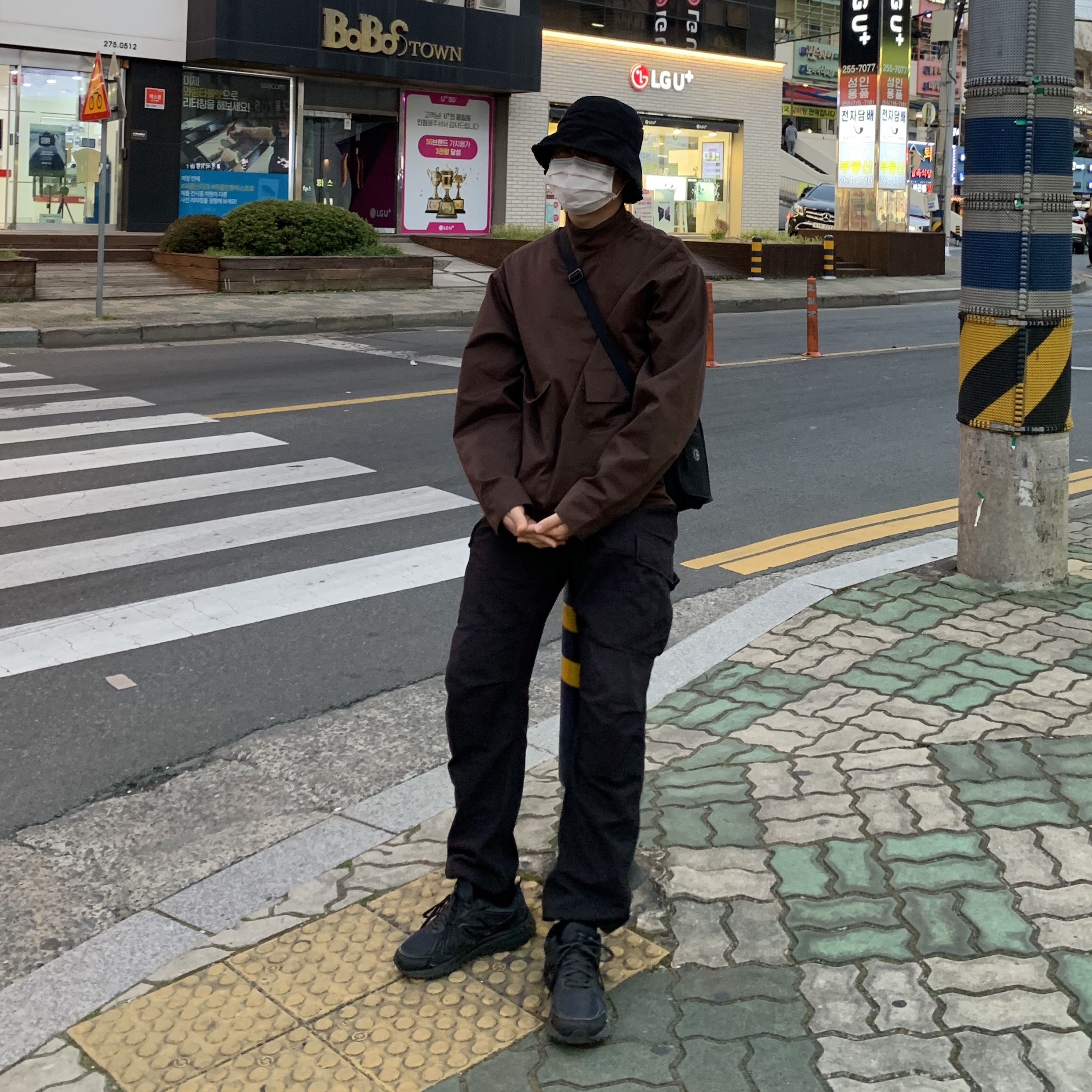 (GS) New Balance 990v5 Triple Black ์ฐฉ์ฉ ์คํ์ผ