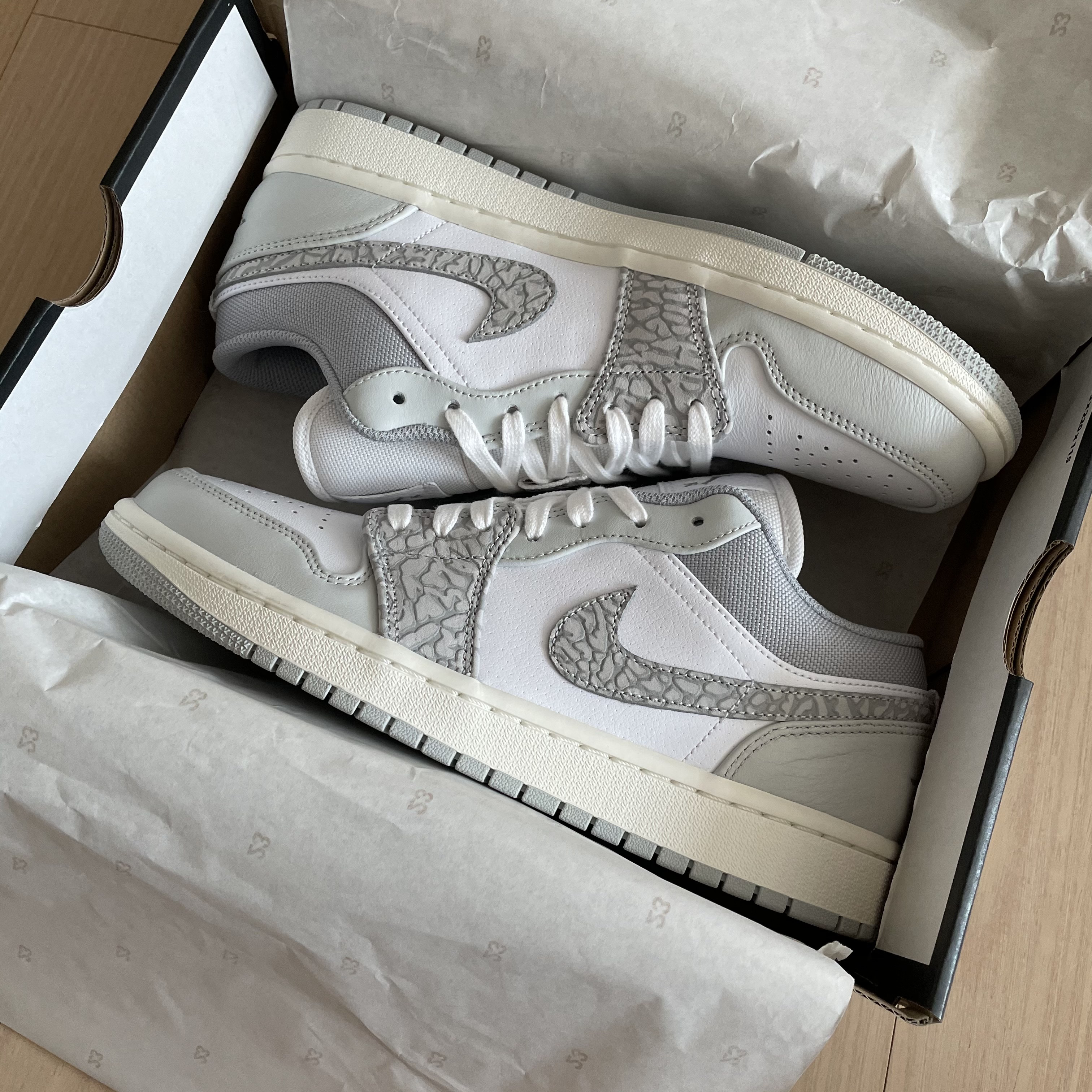 Jordan 1 Low PRM Elephant Print 착용 스타일