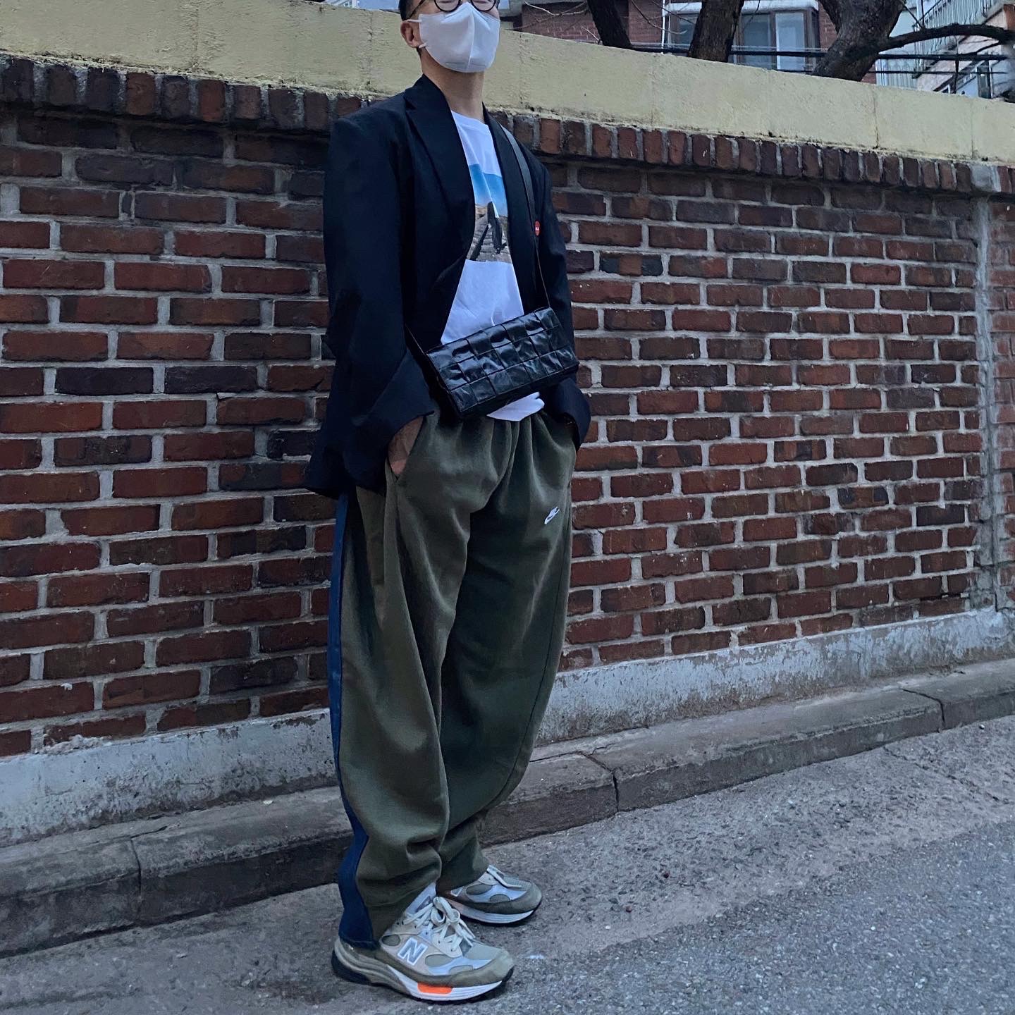New Balance x WTAPS 992 Made in USA Olive 착용 스타일 - 2