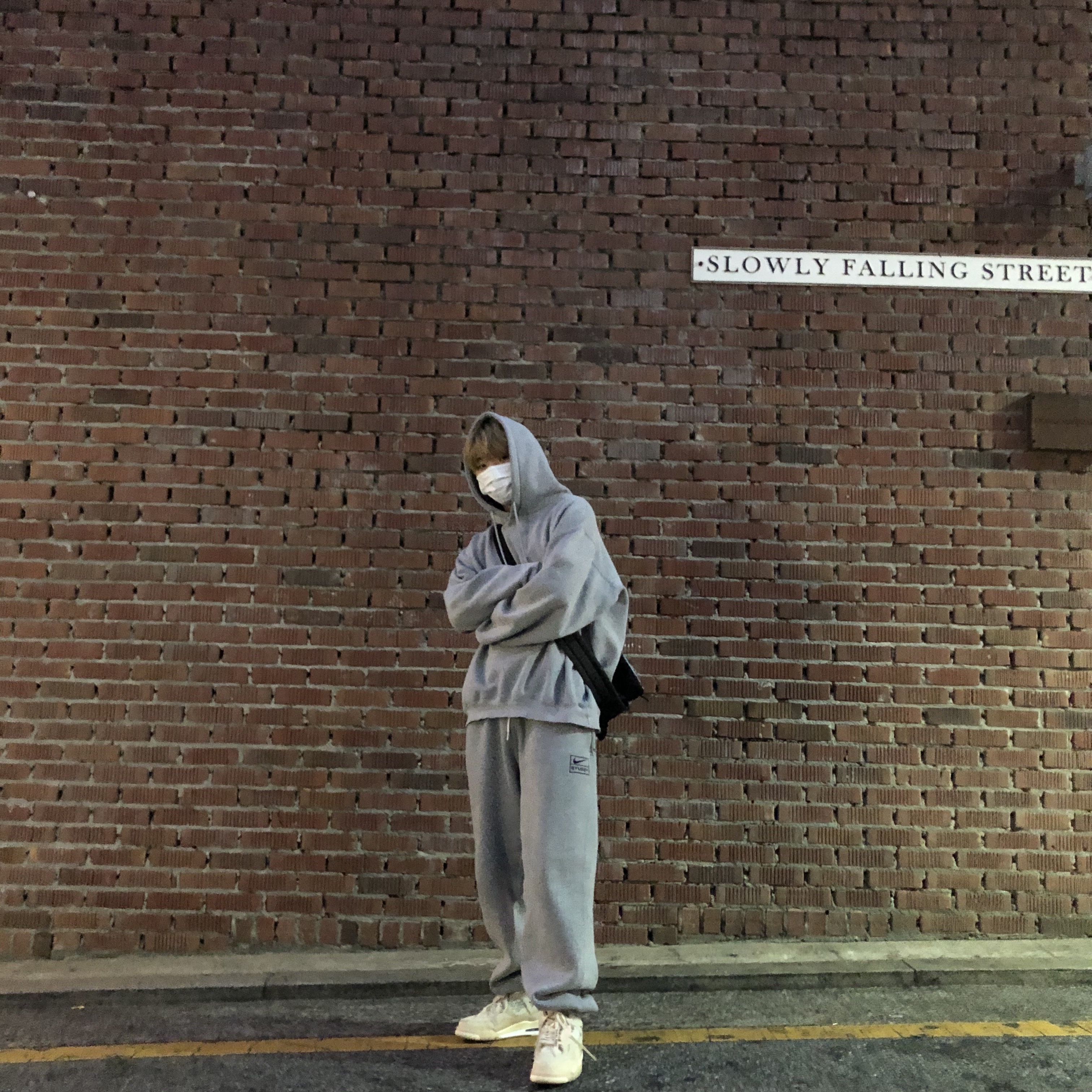 (W) Jordan 4 x Off-White Retro SP Sail, Nike x Stussy NRG BR Fleece Pants Grey 착용 스타일