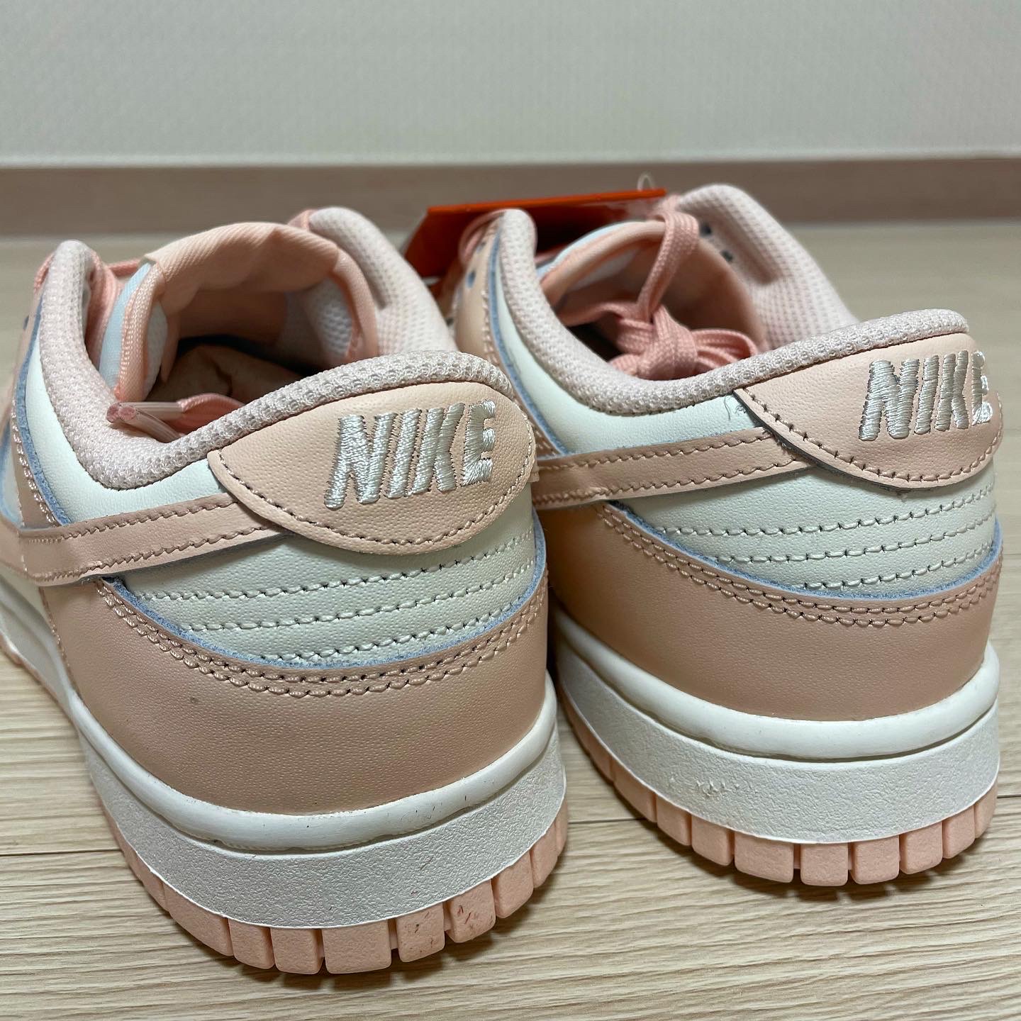 (W) Nike Dunk Low Orange Pearl 착용 스타일 - 2