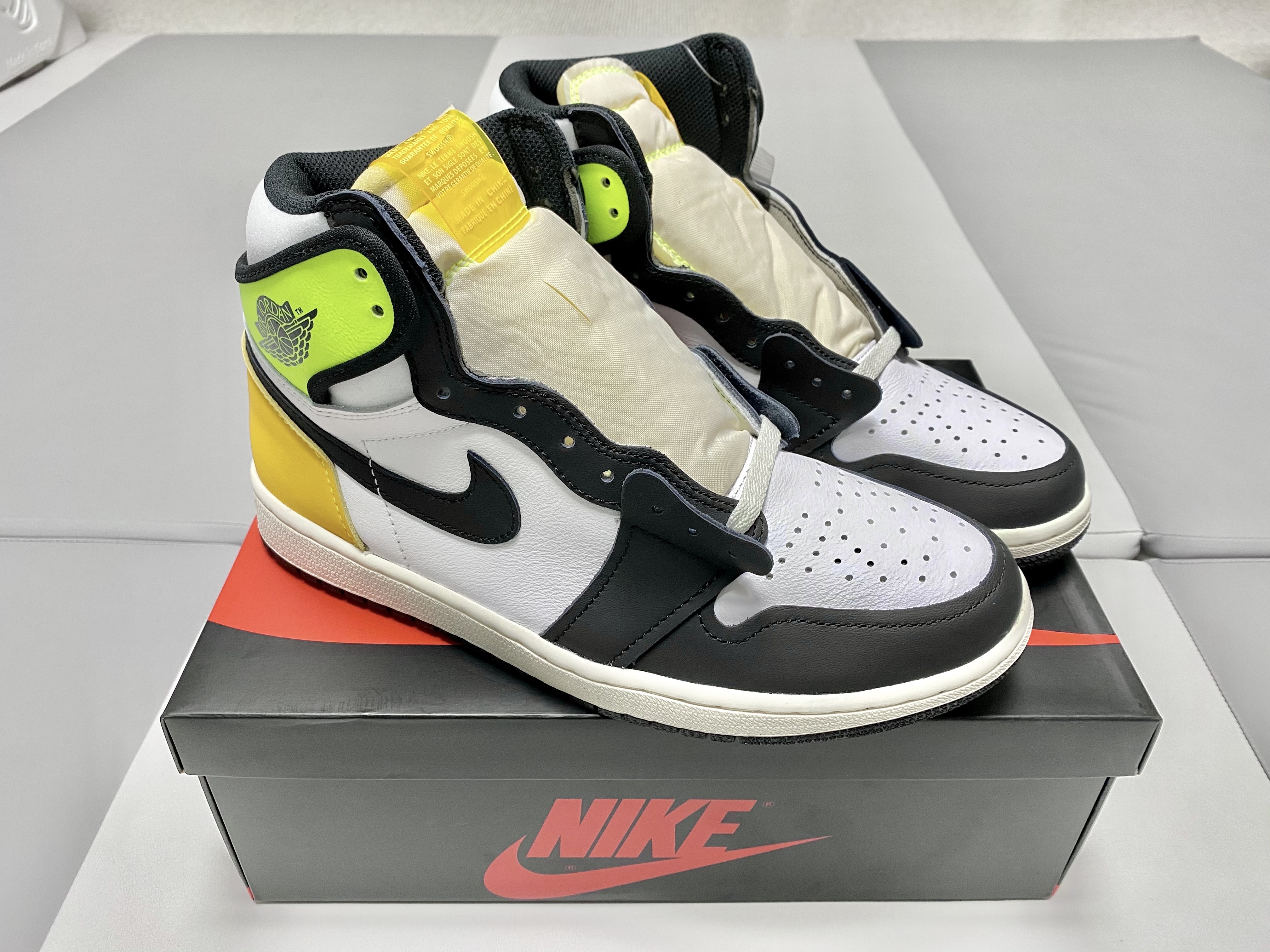 Jordan 1 Retro High OG Volt Gold 착용 스타일