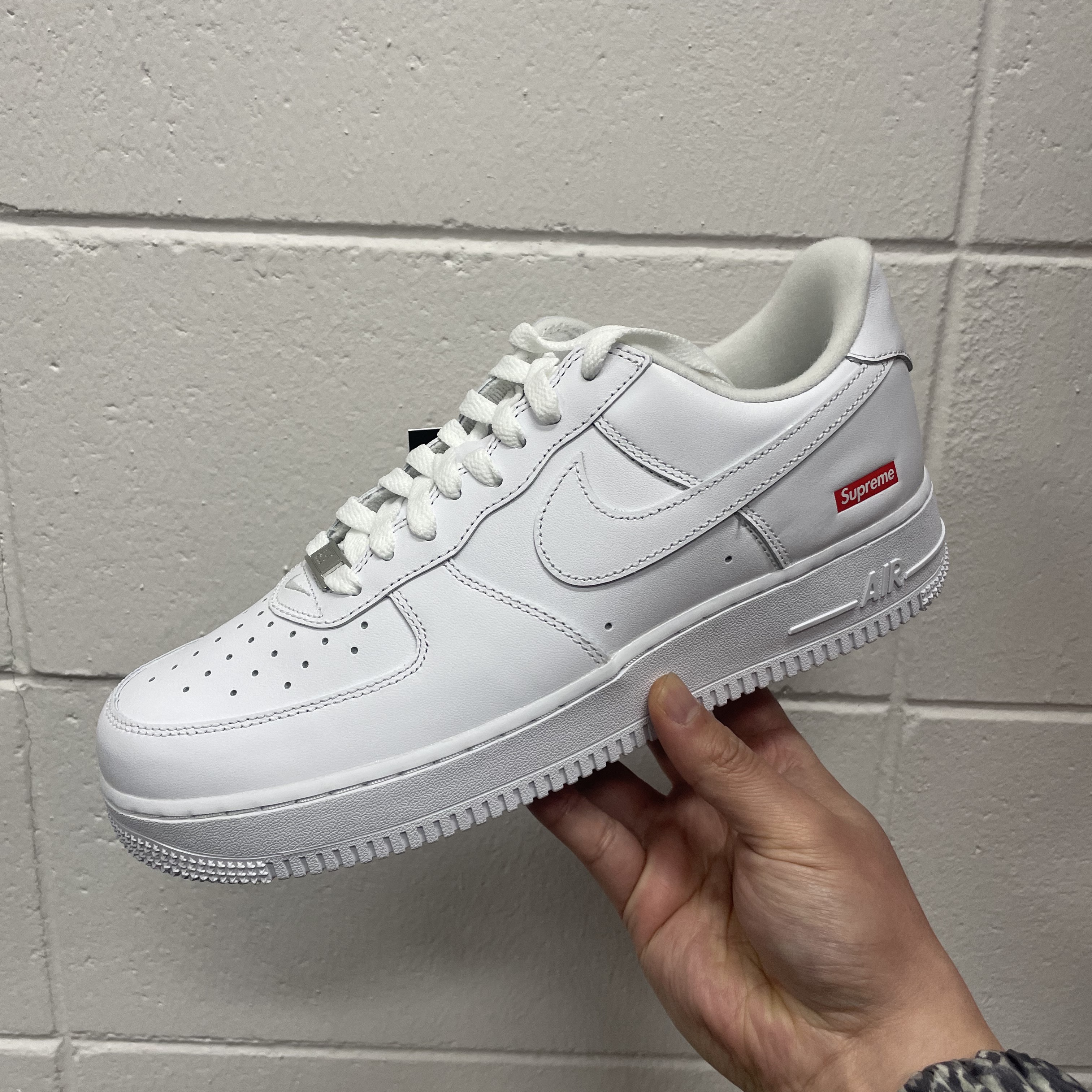 Nike x Supreme Air Force 1 Low White 착용 스타일