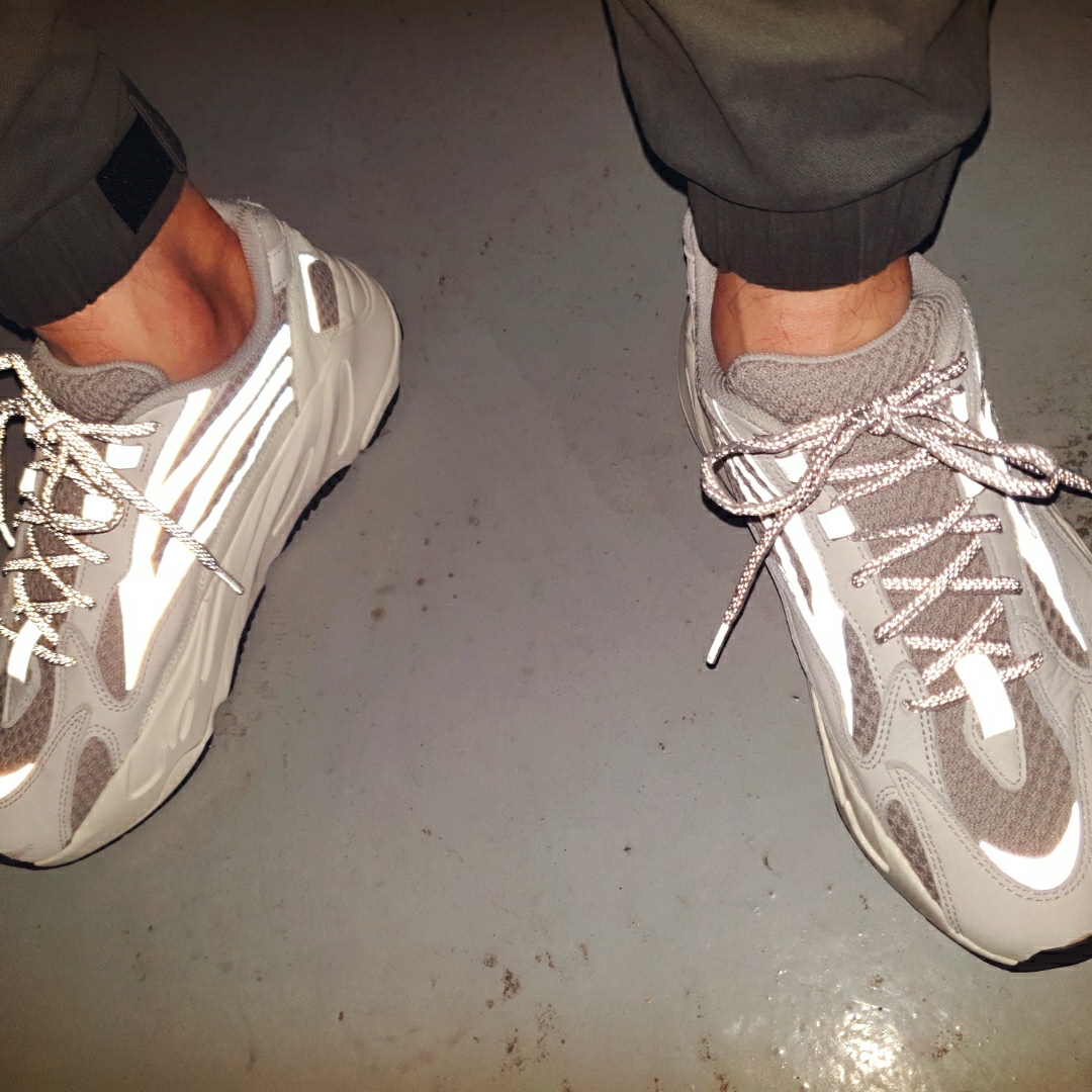 Adidas Yeezy Boost 700 V2 Static 2018 착용 스타일 - 4