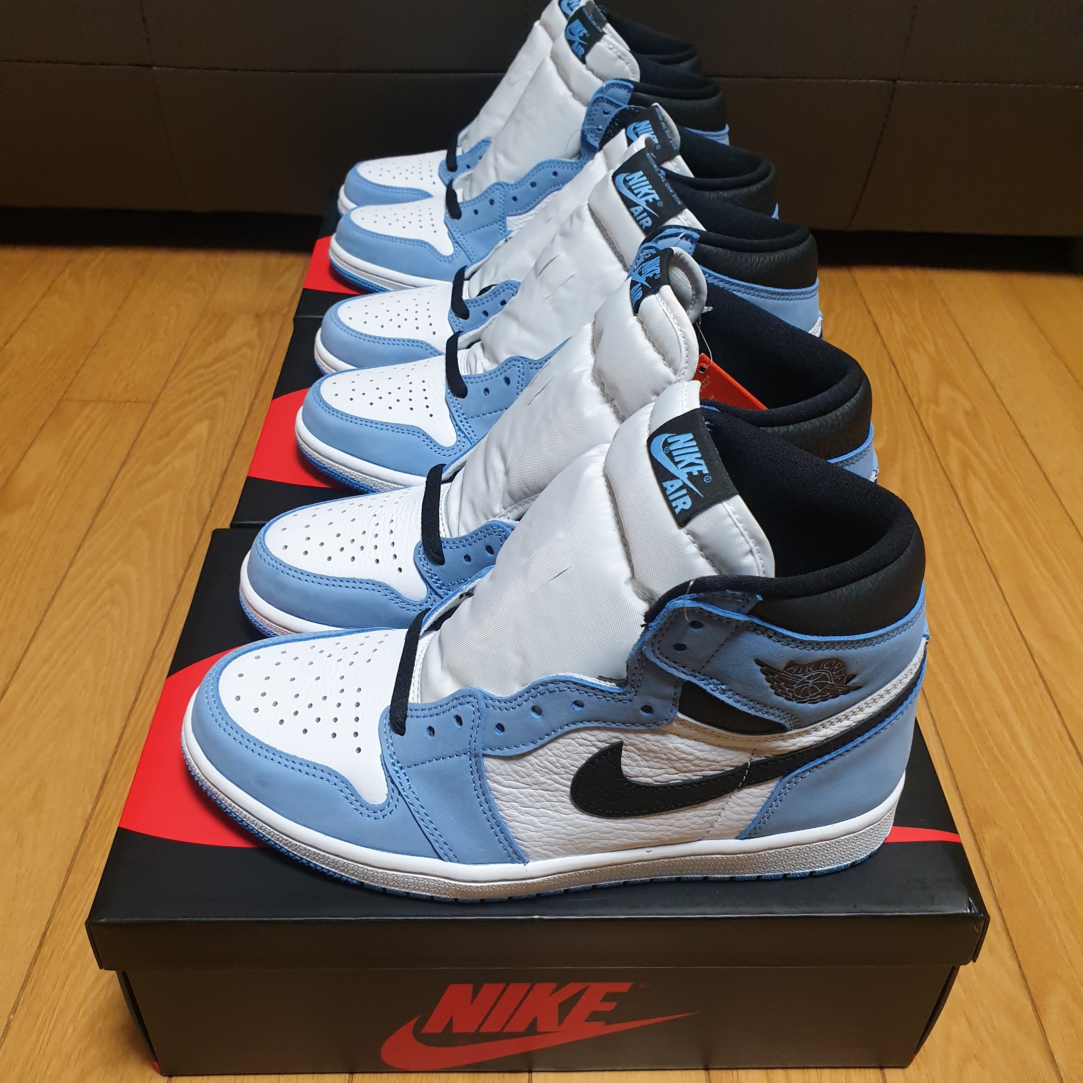 Jordan 1 Retro High OG University Blue 착용 스타일 - 4