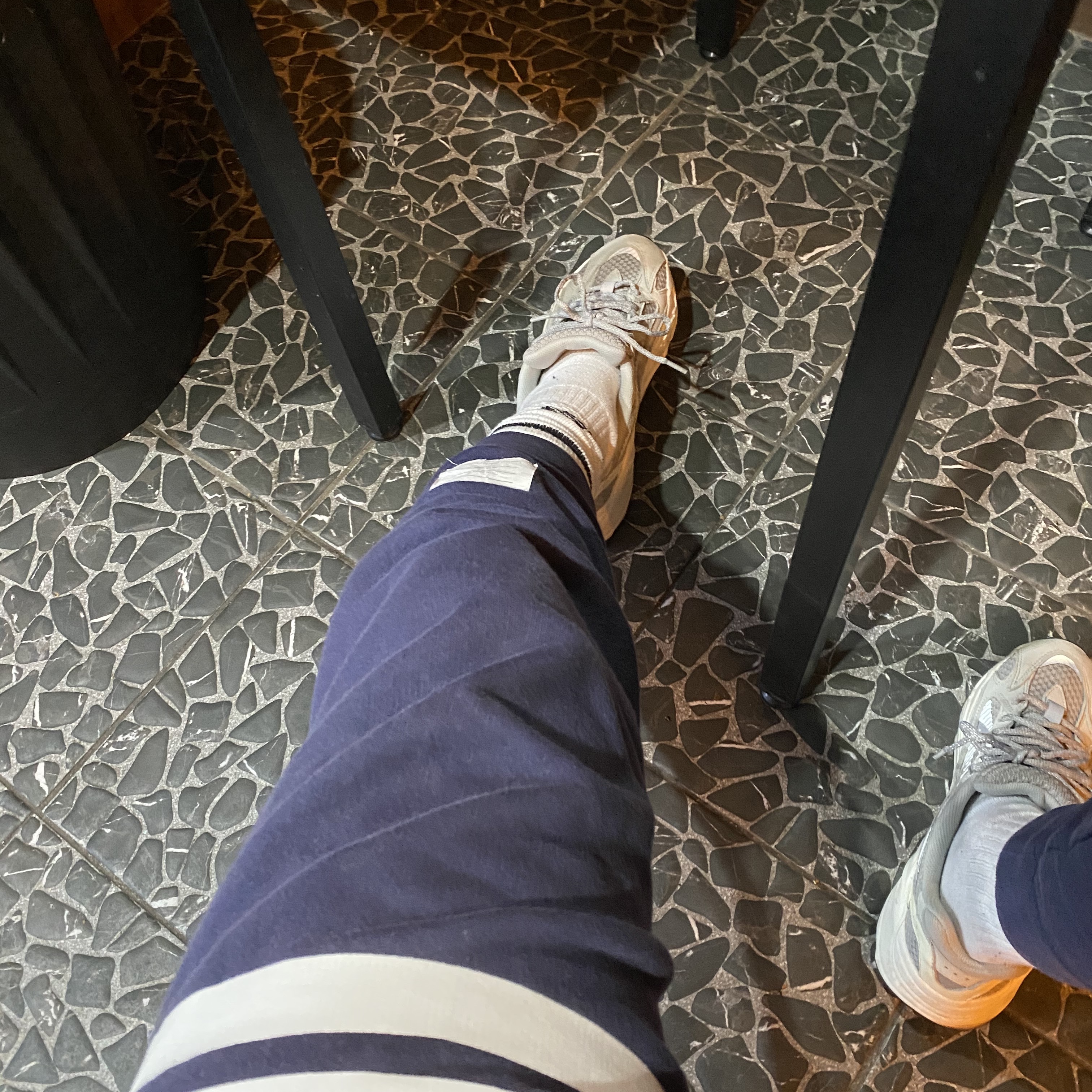 Adidas Yeezy Boost 700 V2 Static 2018 착용 스타일 - 1