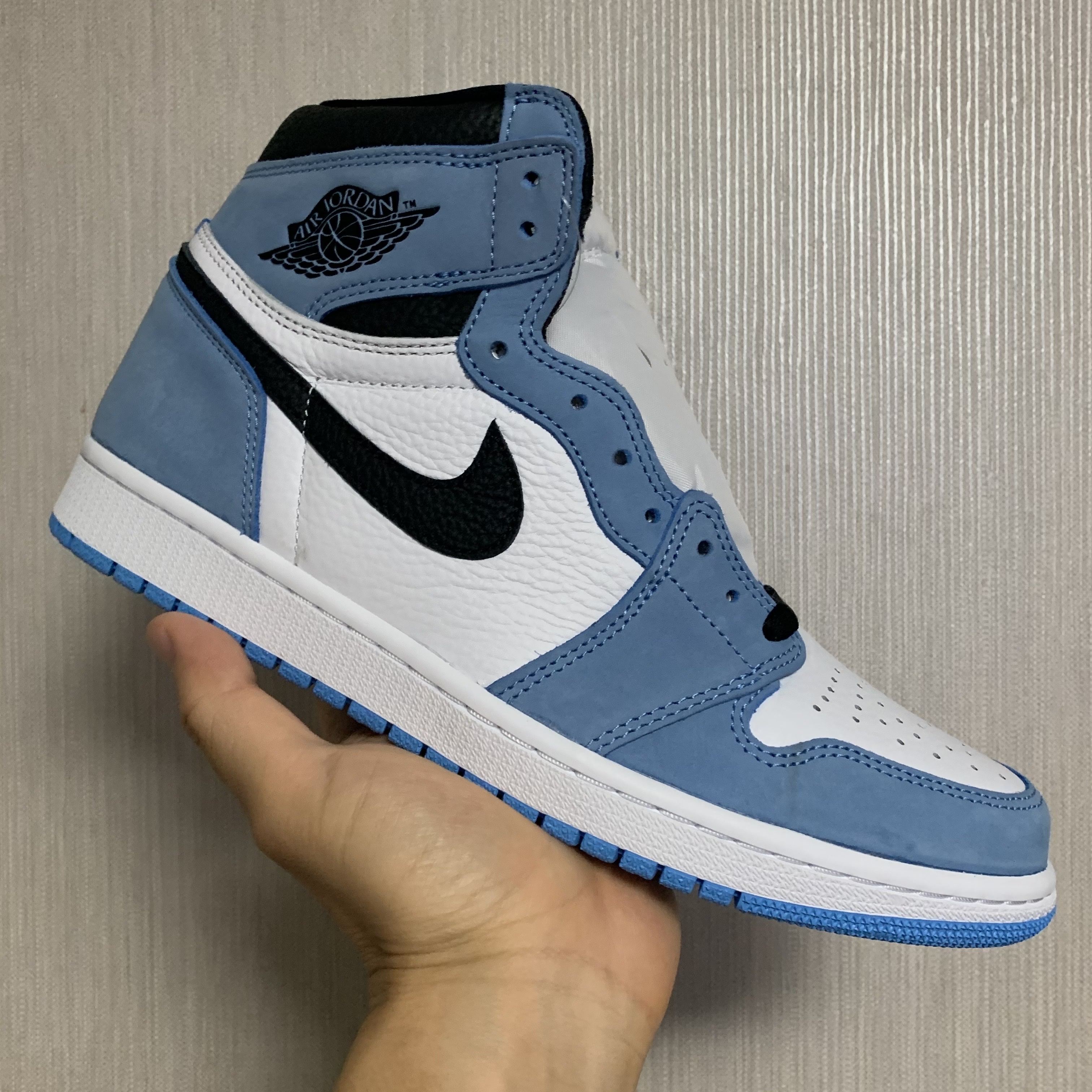 Jordan 1 Retro High OG University Blue 착용 스타일