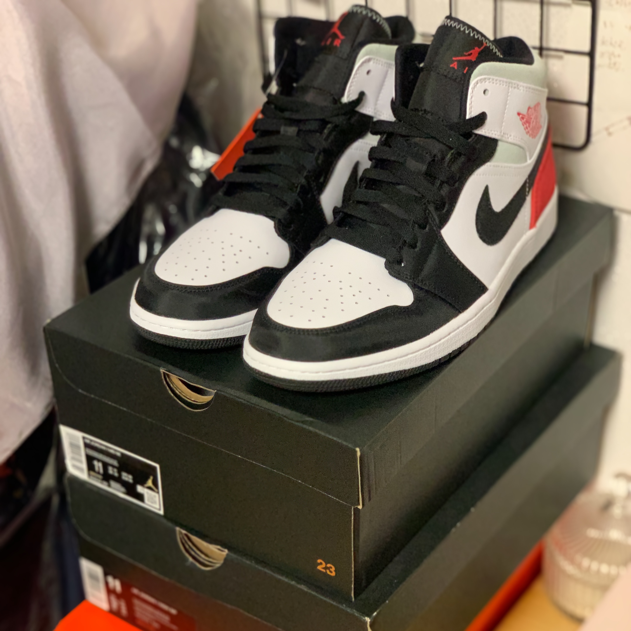Jordan 1 Mid SE Track Red 착용 스타일 - 2